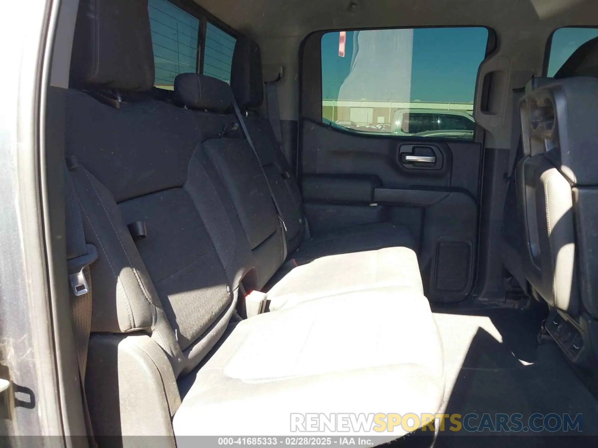 8 Photograph of a damaged car 3GCUYDED8KG263719 CHEVROLET SILVERADO 1500 2019