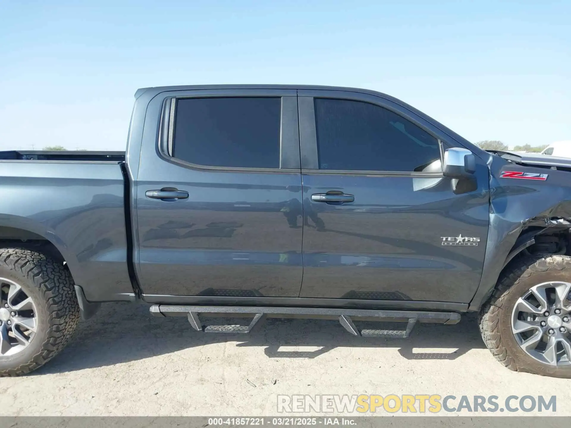 13 Photograph of a damaged car 3GCUYDEDXKG176761 CHEVROLET SILVERADO 1500 2019