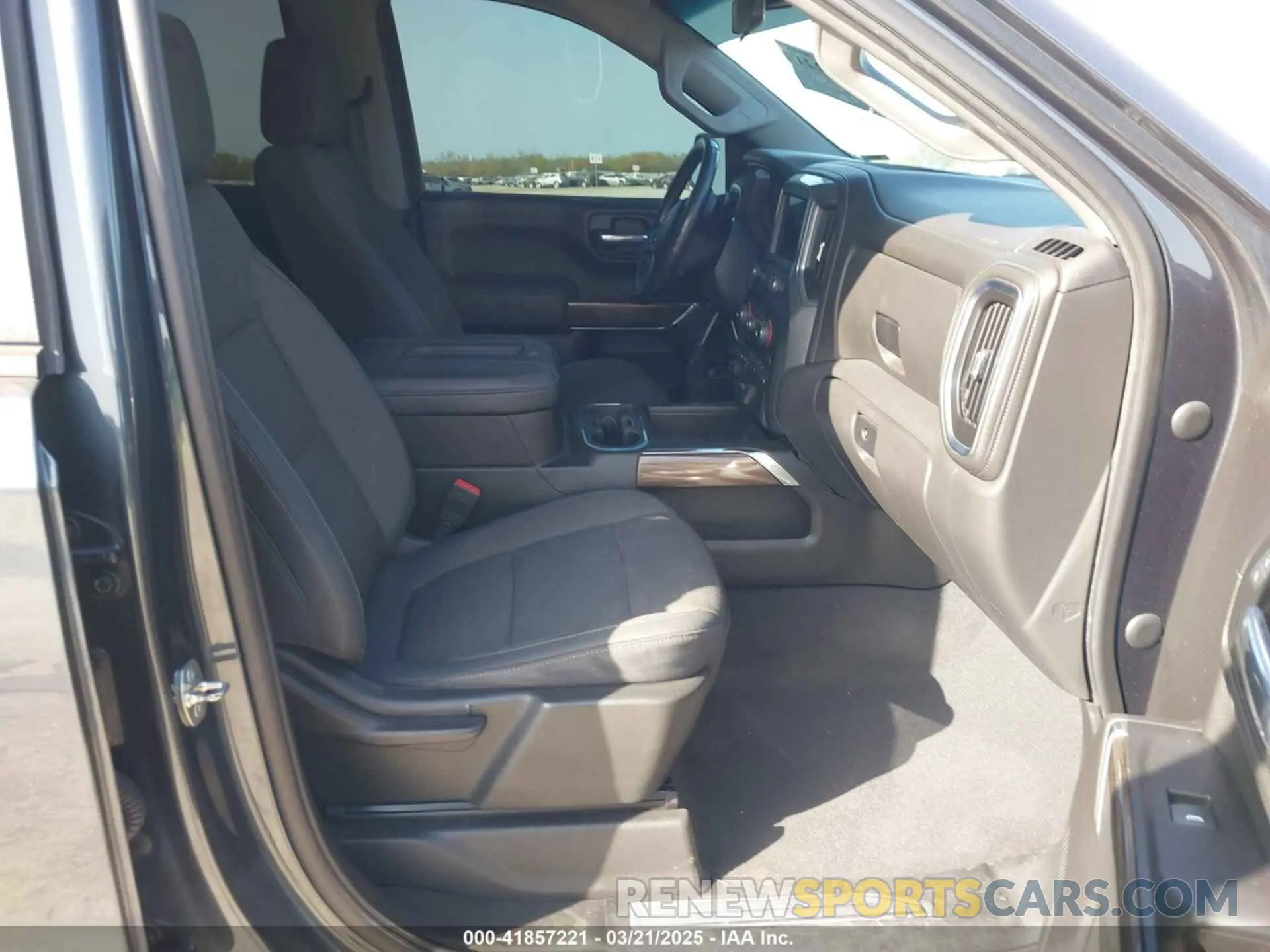 5 Photograph of a damaged car 3GCUYDEDXKG176761 CHEVROLET SILVERADO 1500 2019