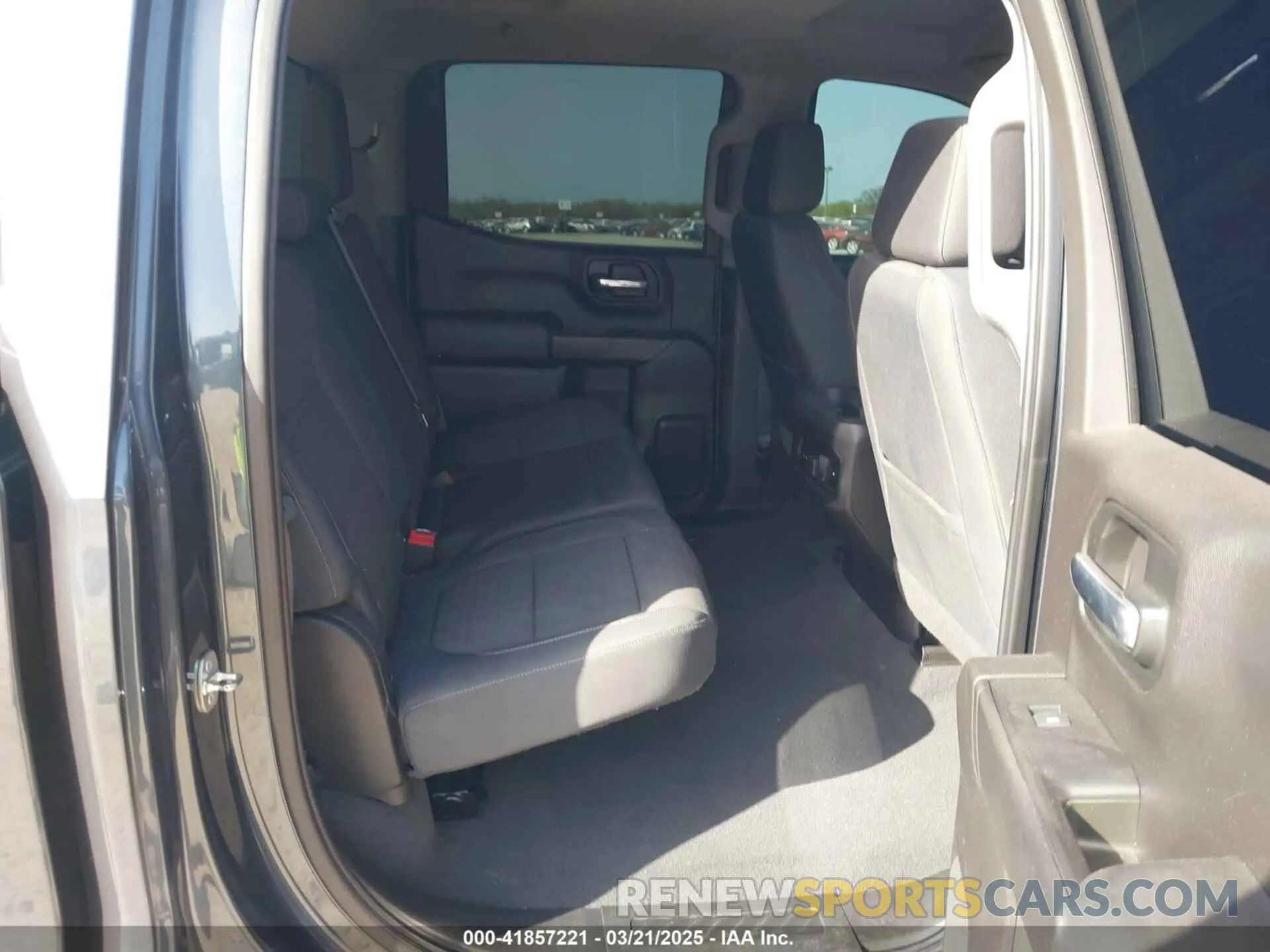 8 Photograph of a damaged car 3GCUYDEDXKG176761 CHEVROLET SILVERADO 1500 2019