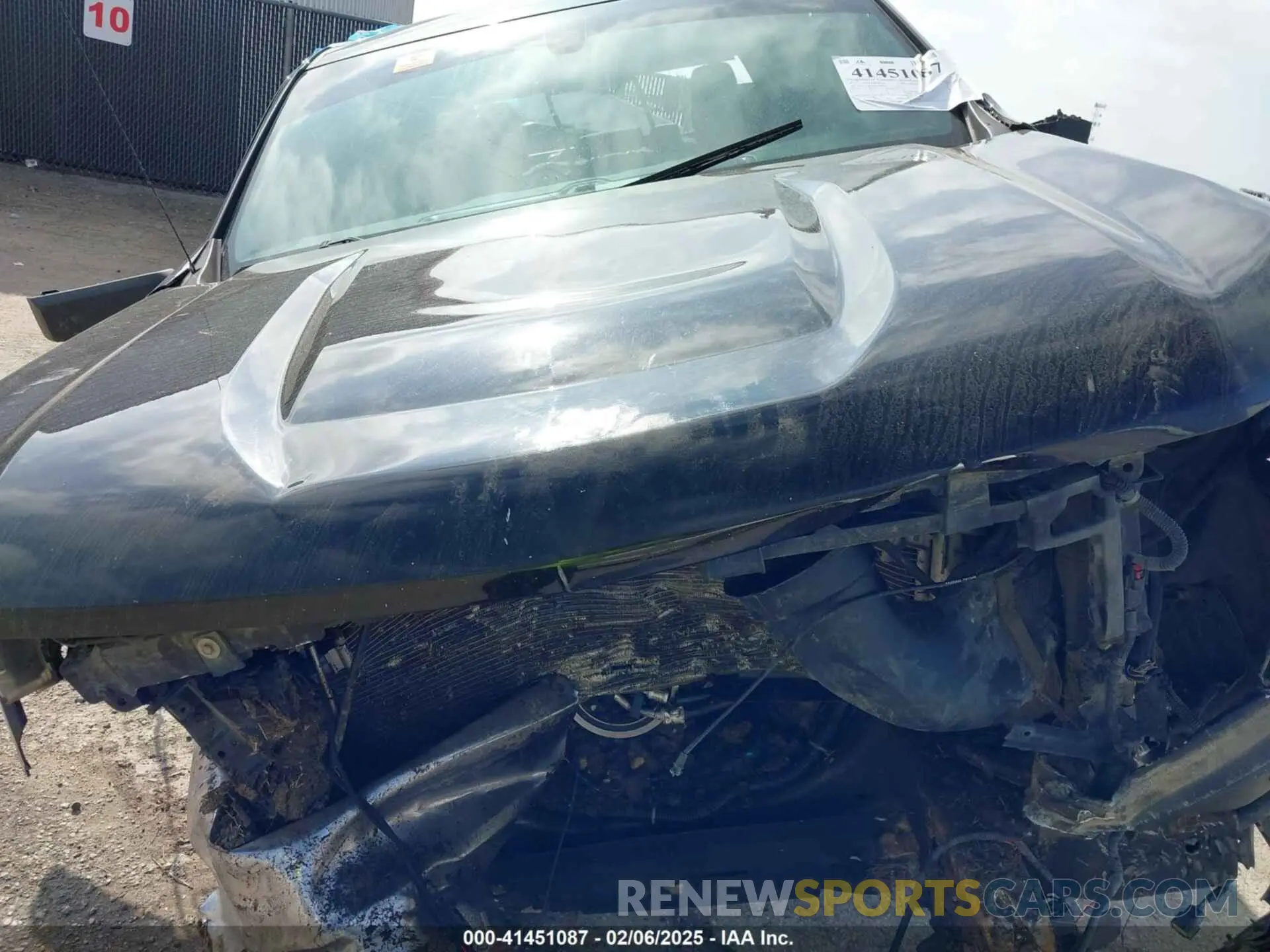 10 Photograph of a damaged car 3GCUYDEDXKG192362 CHEVROLET SILVERADO 1500 2019