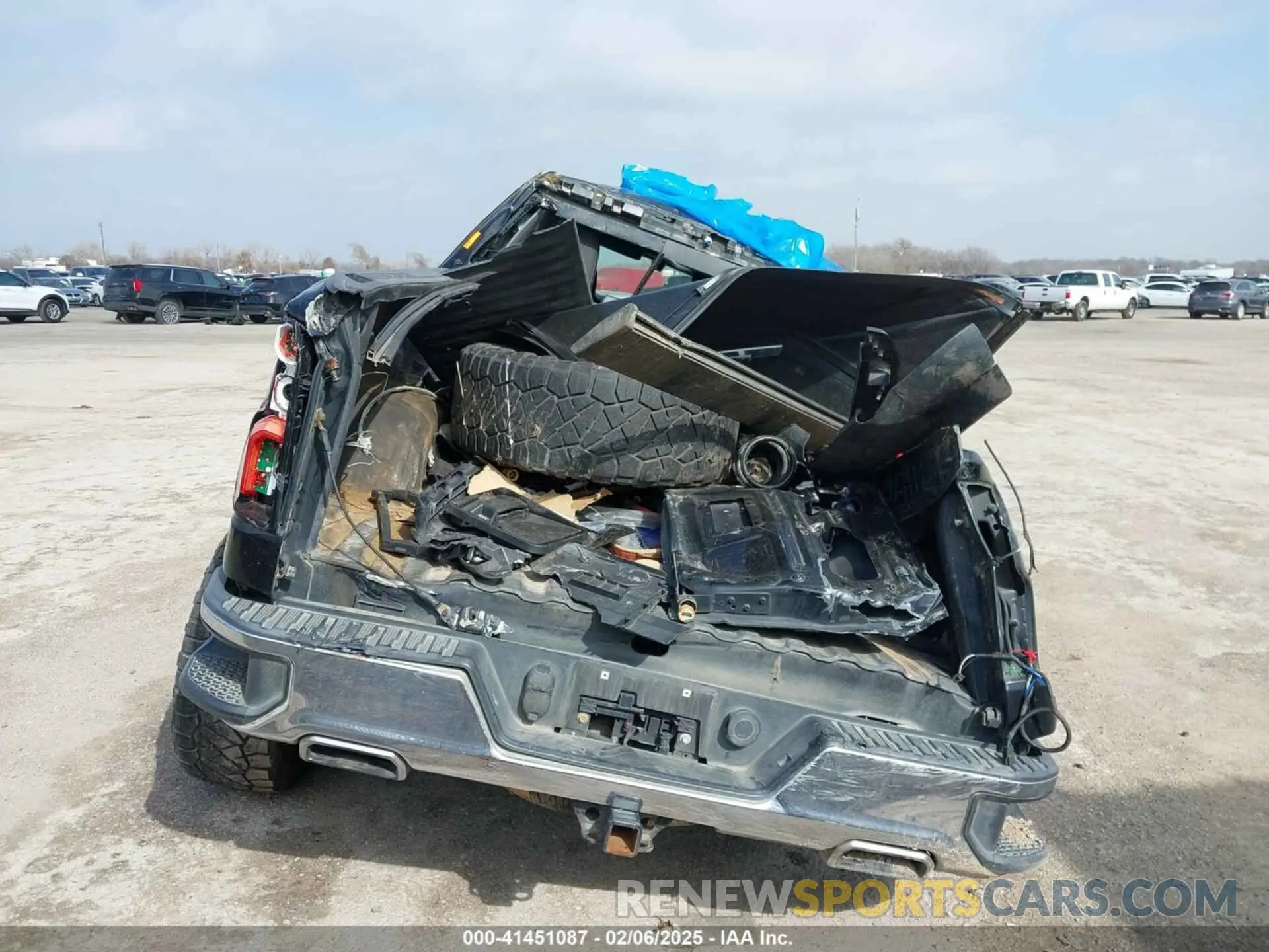15 Photograph of a damaged car 3GCUYDEDXKG192362 CHEVROLET SILVERADO 1500 2019