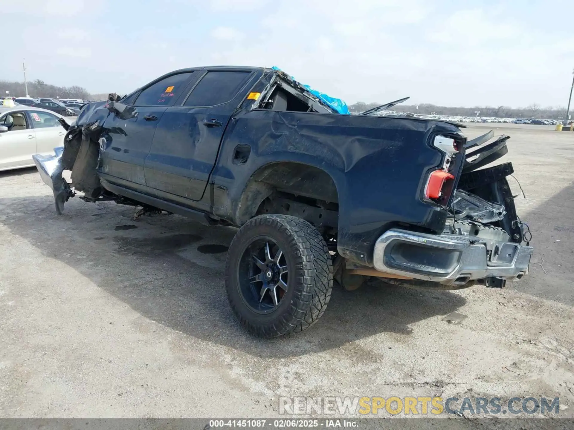 3 Photograph of a damaged car 3GCUYDEDXKG192362 CHEVROLET SILVERADO 1500 2019