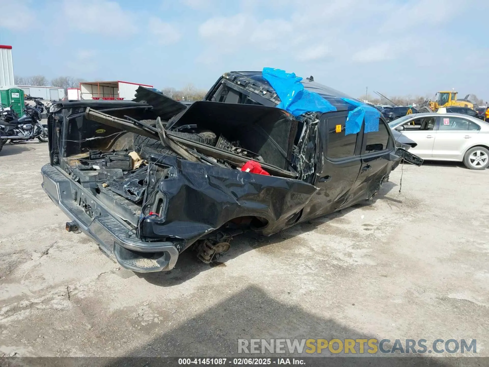 4 Photograph of a damaged car 3GCUYDEDXKG192362 CHEVROLET SILVERADO 1500 2019