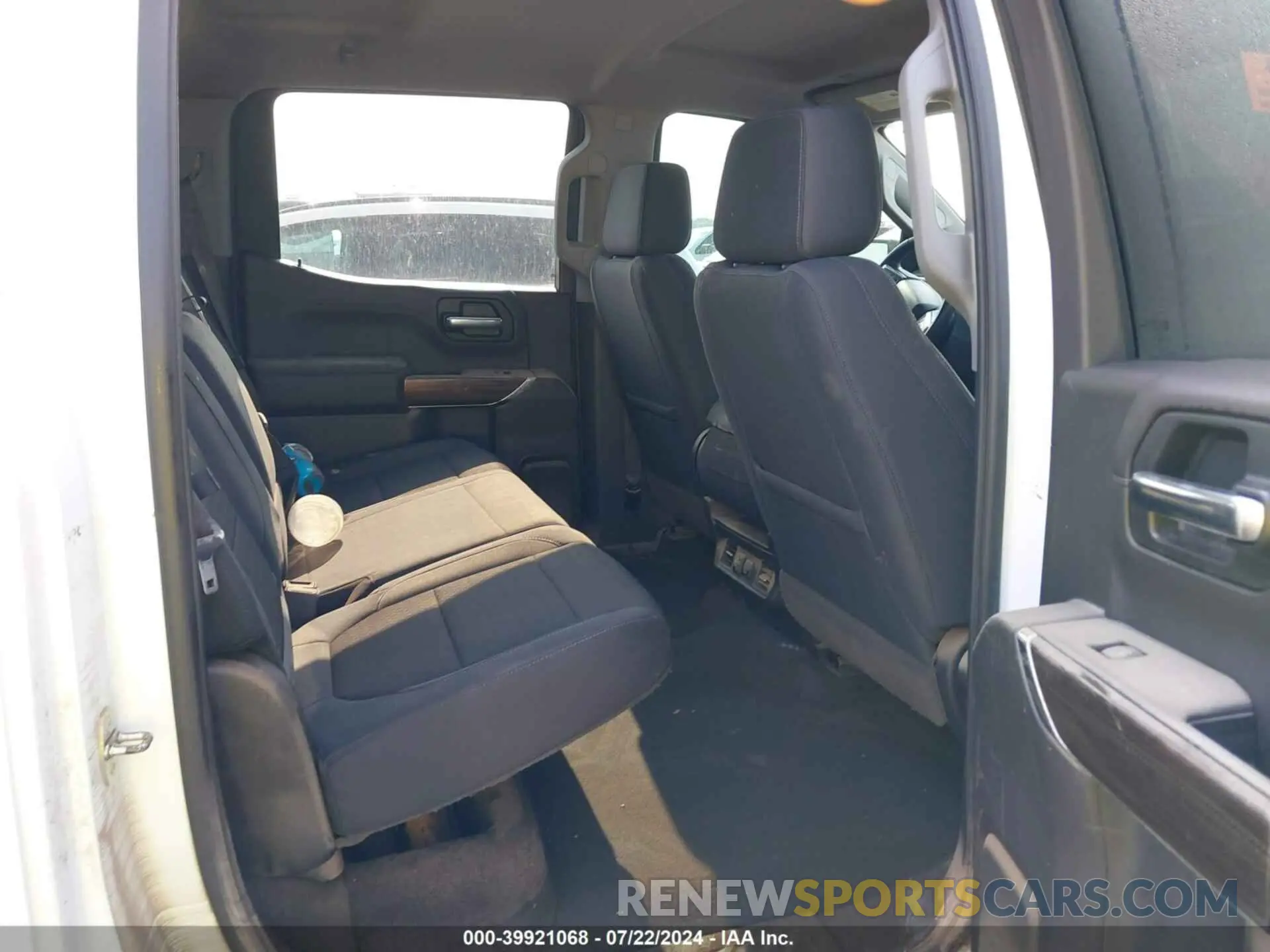 8 Photograph of a damaged car 3GCUYEED1KG131763 CHEVROLET SILVERADO 1500 2019