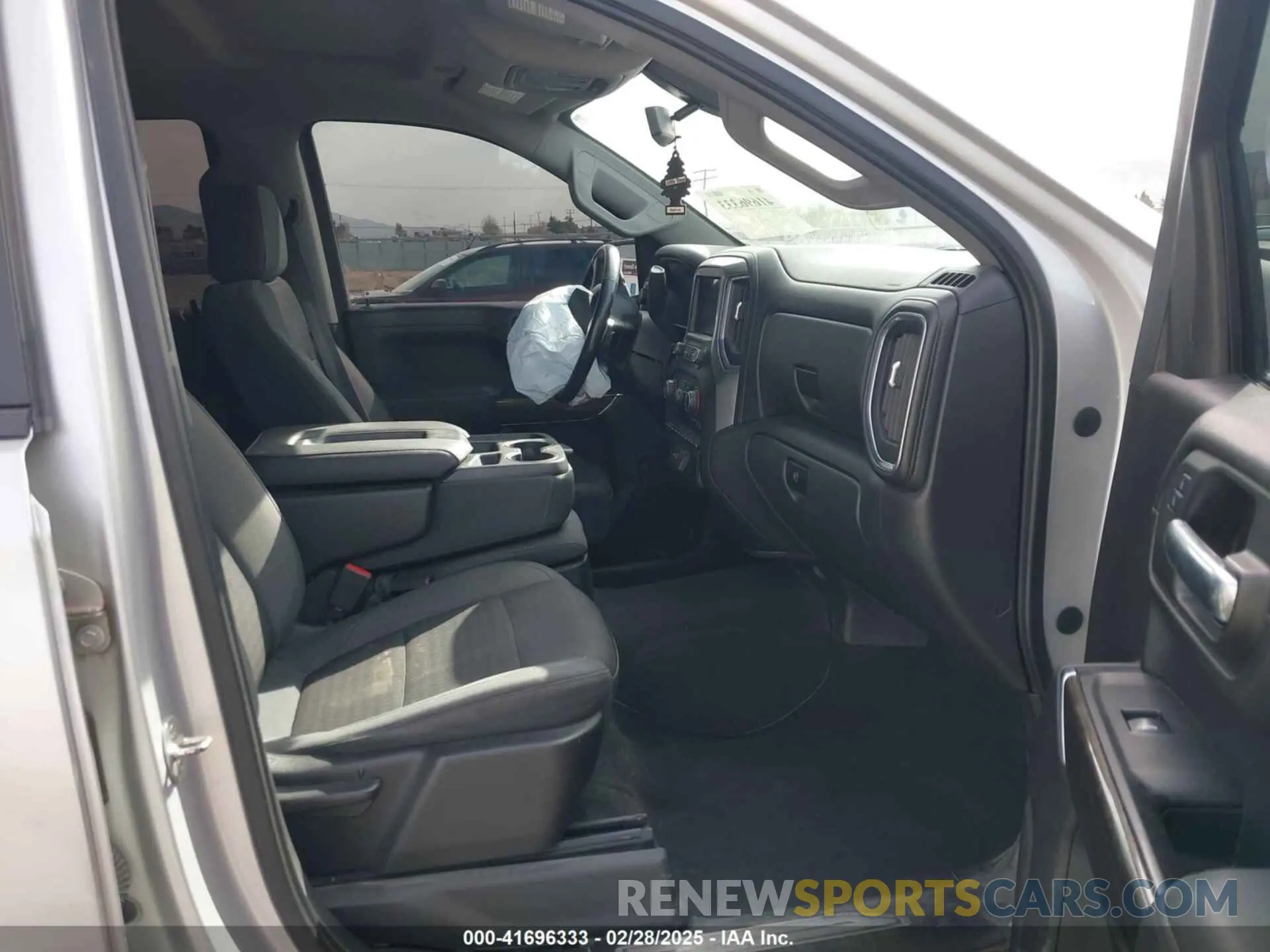 5 Photograph of a damaged car 3GCUYEED8KG117097 CHEVROLET SILVERADO 1500 2019
