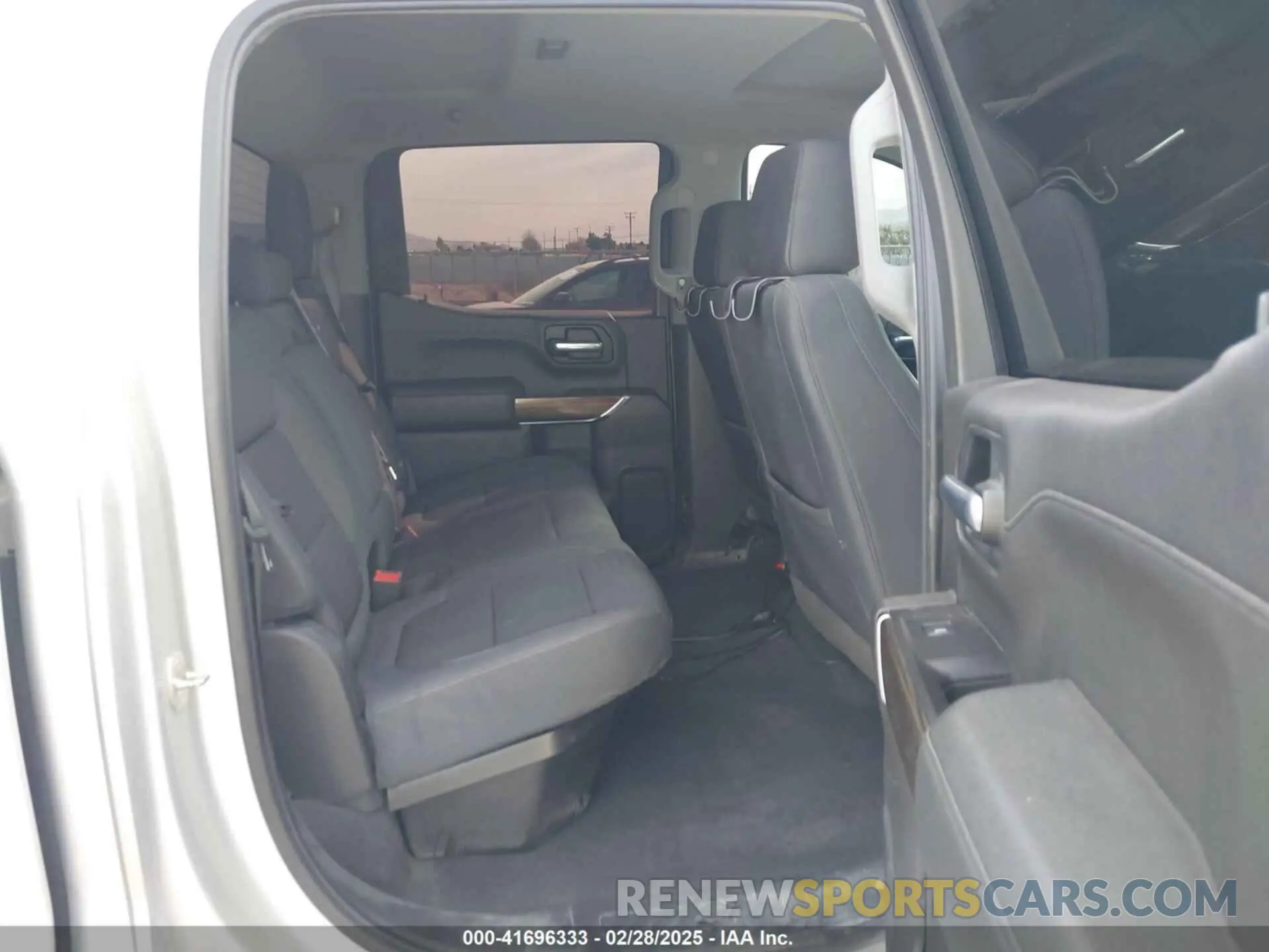 8 Photograph of a damaged car 3GCUYEED8KG117097 CHEVROLET SILVERADO 1500 2019