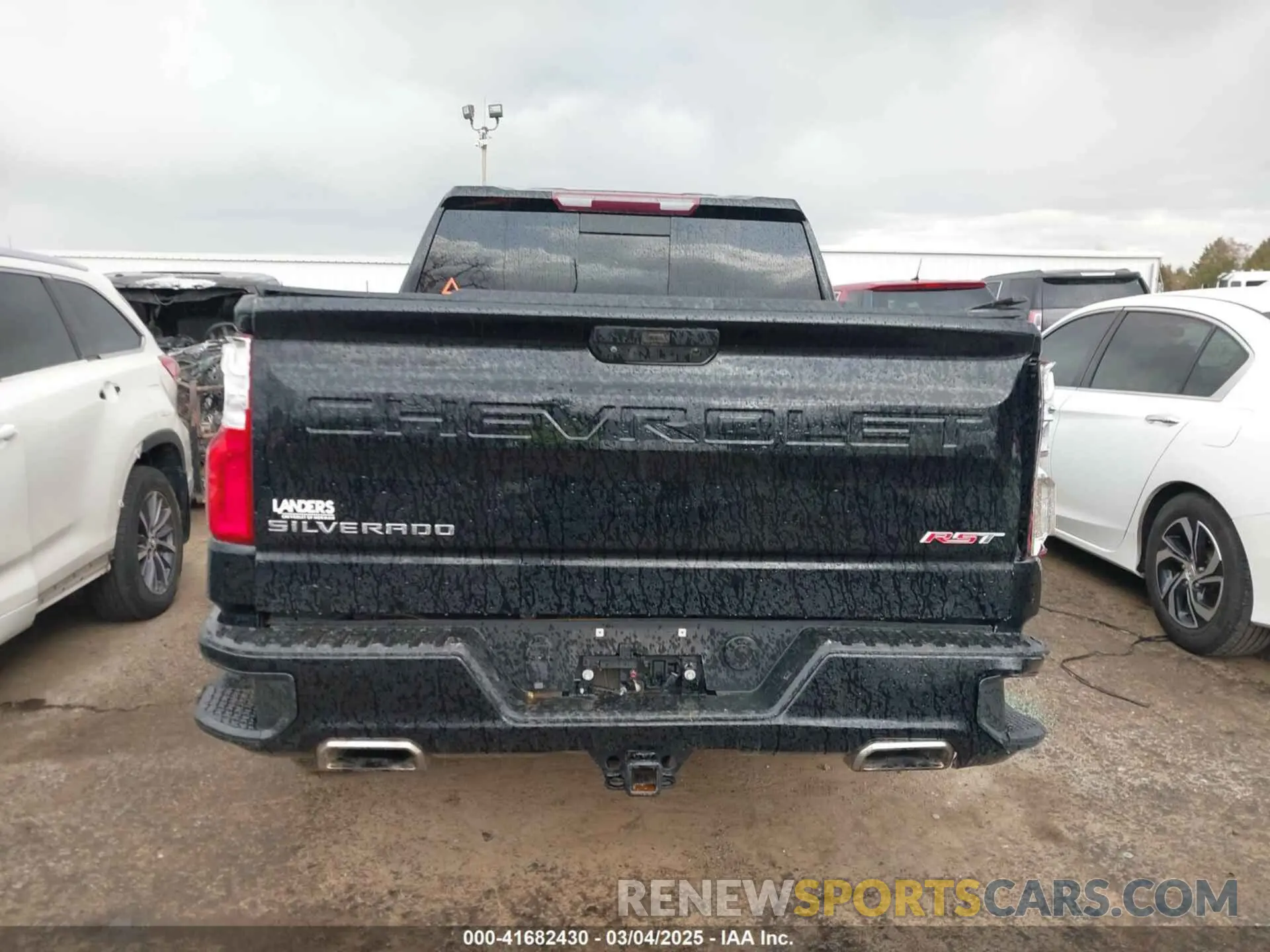 17 Photograph of a damaged car 3GCUYEED9KG101409 CHEVROLET SILVERADO 1500 2019