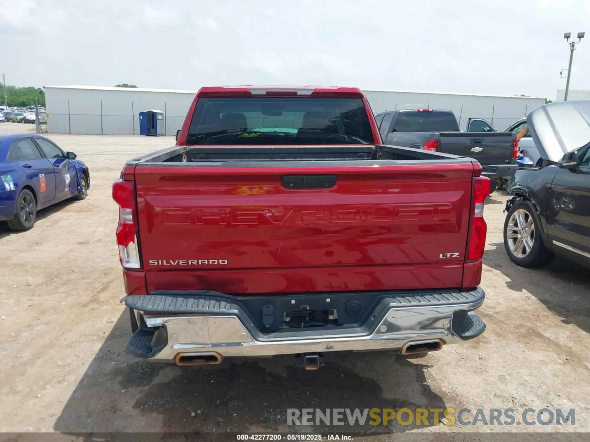 17 Photograph of a damaged car 3GCUYGED6KG201866 CHEVROLET SILVERADO 1500 2019