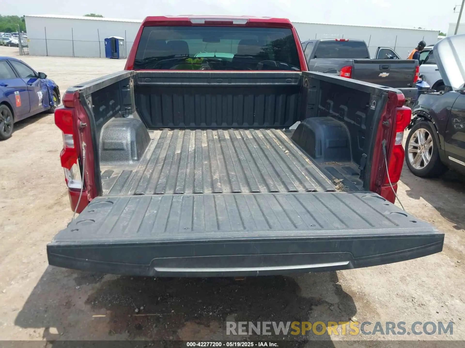 18 Photograph of a damaged car 3GCUYGED6KG201866 CHEVROLET SILVERADO 1500 2019