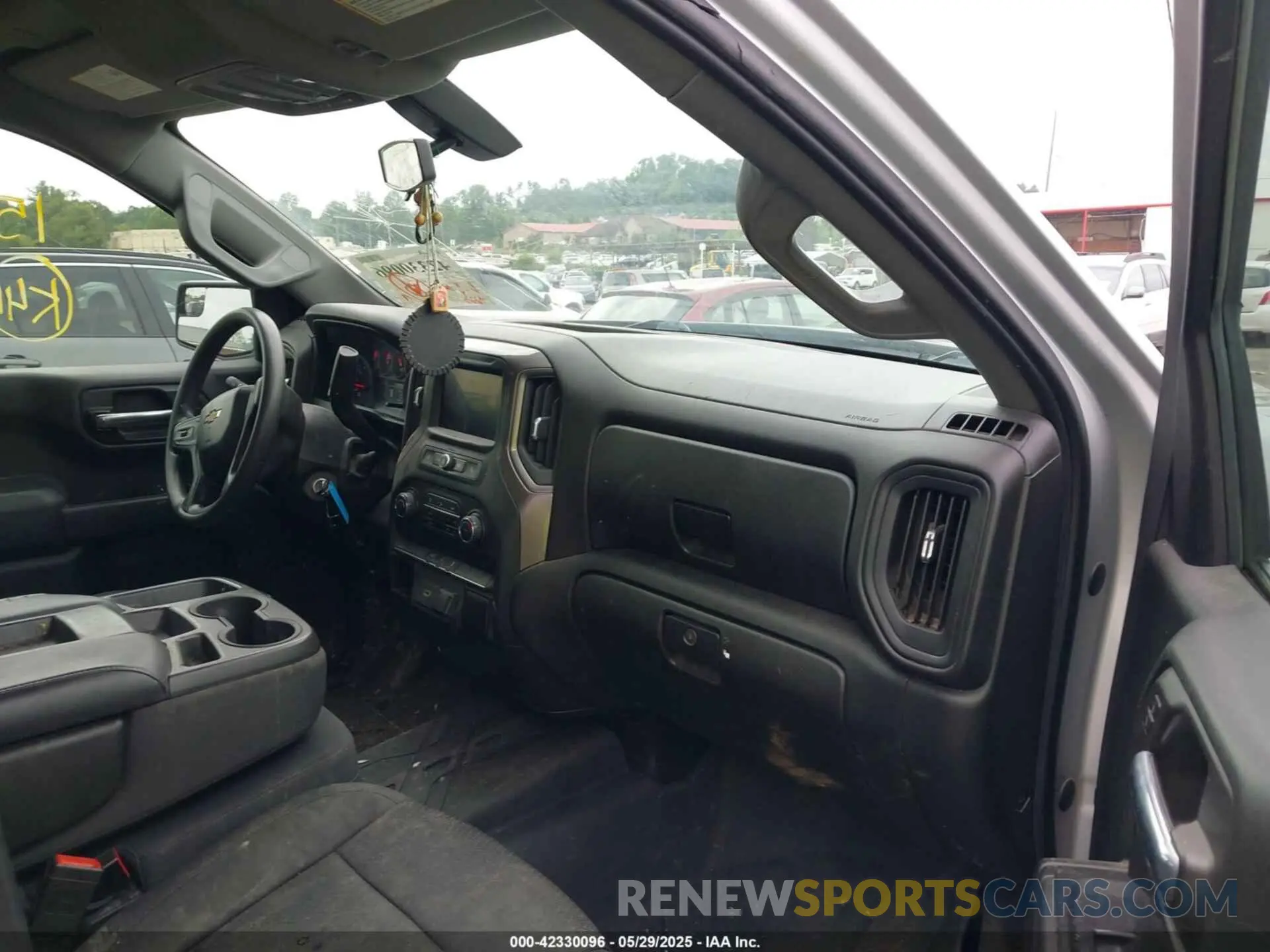 5 Photograph of a damaged car 1GCPYBEH1LZ155612 CHEVROLET SILVERADO 1500 2020