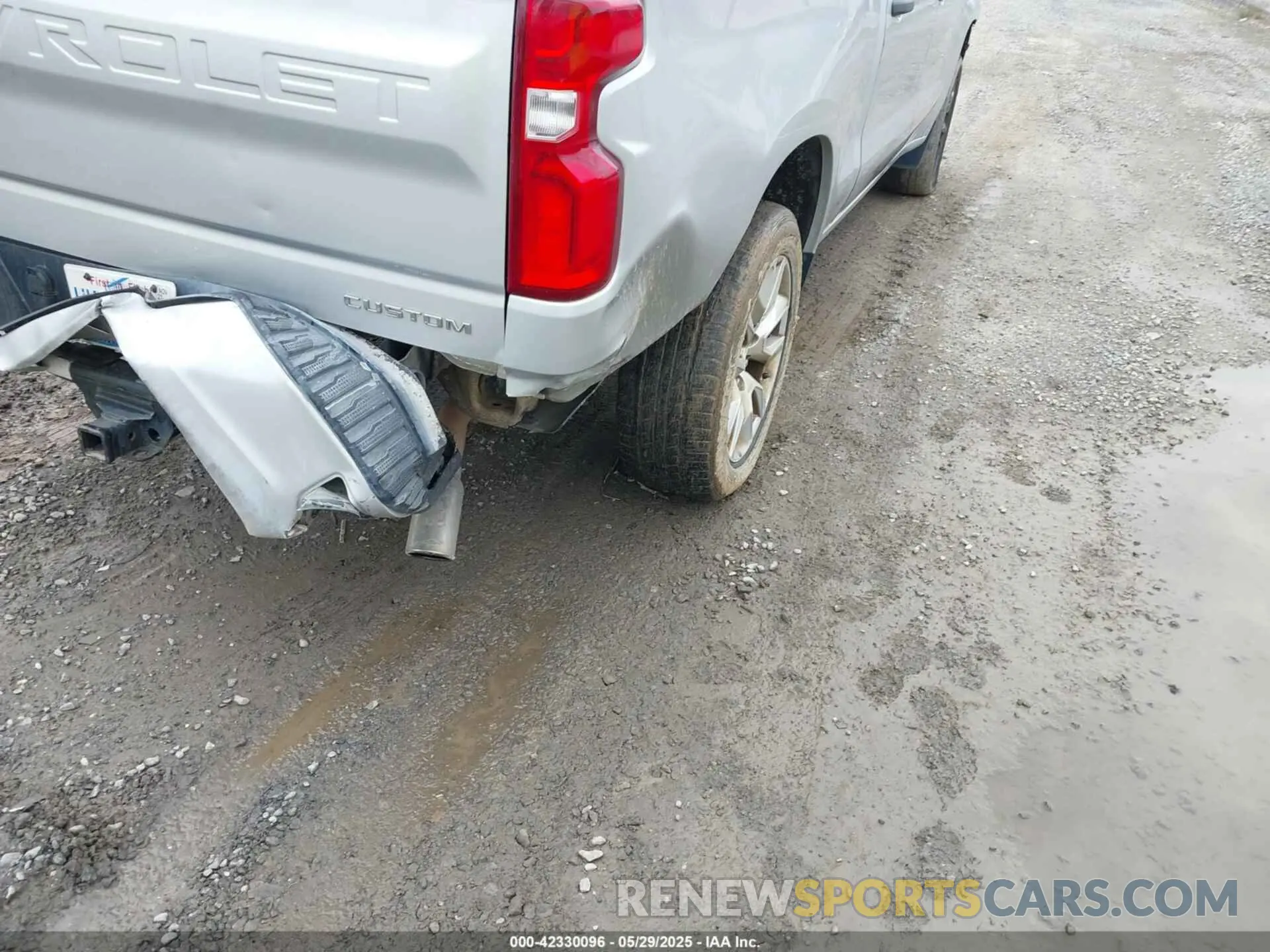 6 Photograph of a damaged car 1GCPYBEH1LZ155612 CHEVROLET SILVERADO 1500 2020