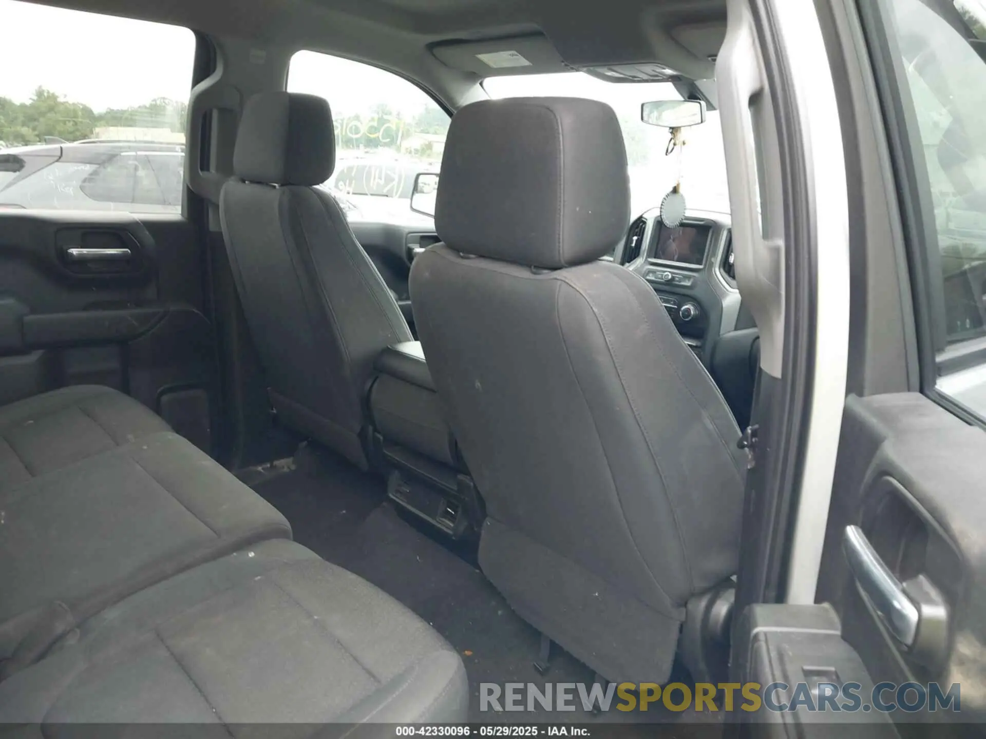8 Photograph of a damaged car 1GCPYBEH1LZ155612 CHEVROLET SILVERADO 1500 2020