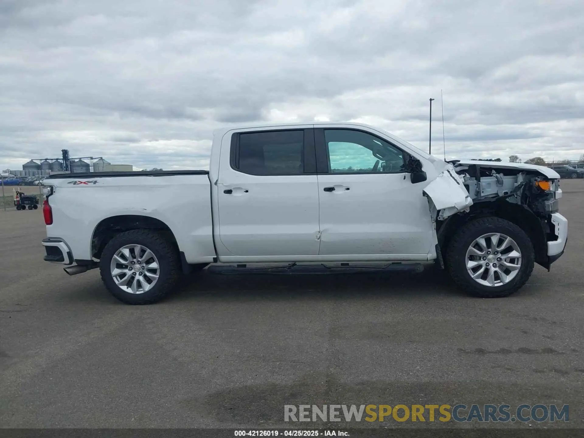 13 Photograph of a damaged car 1GCPYBEH5LZ321632 CHEVROLET SILVERADO 1500 2020