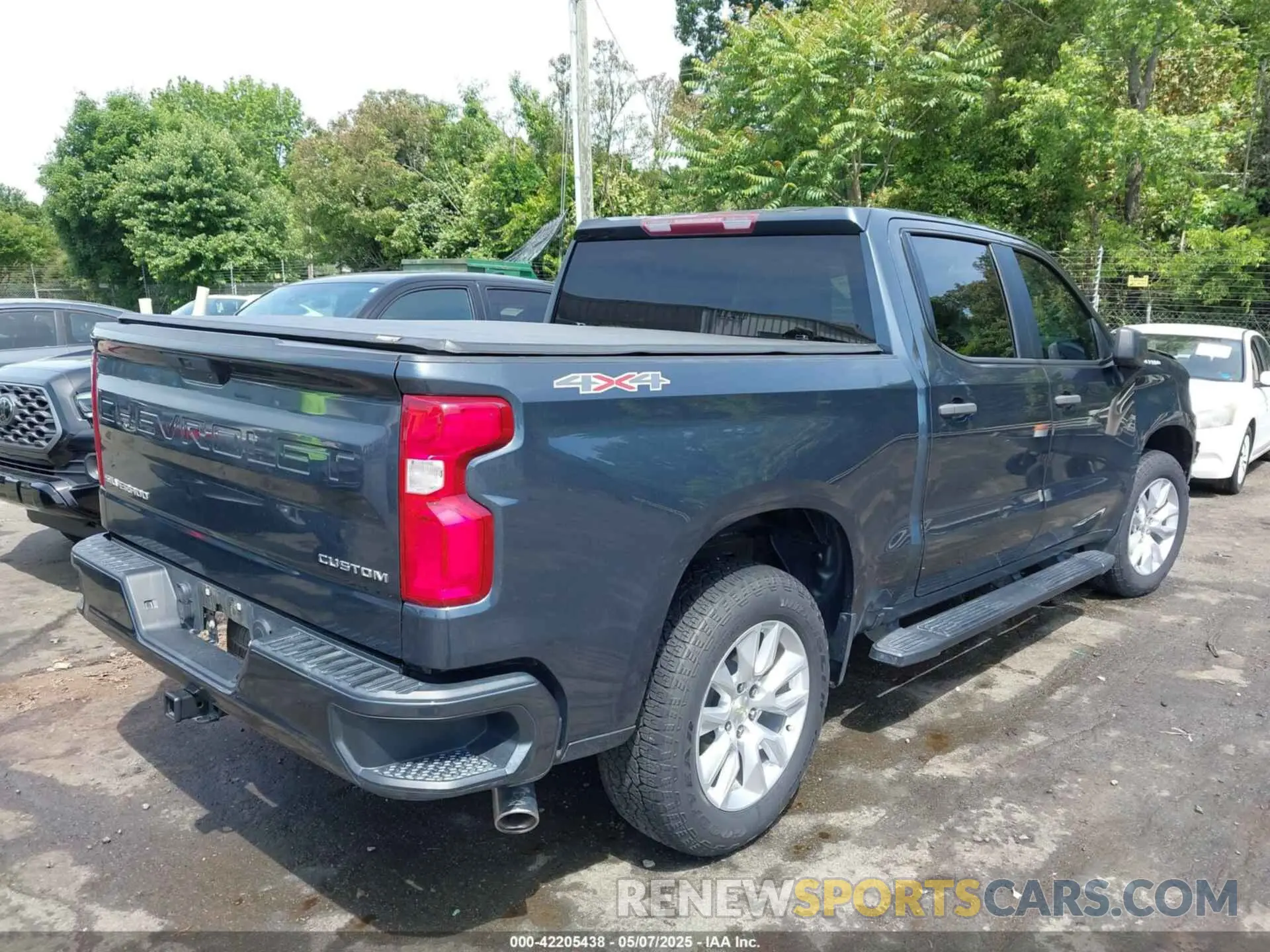 4 Photograph of a damaged car 1GCPYBEH8LZ206345 CHEVROLET SILVERADO 1500 2020