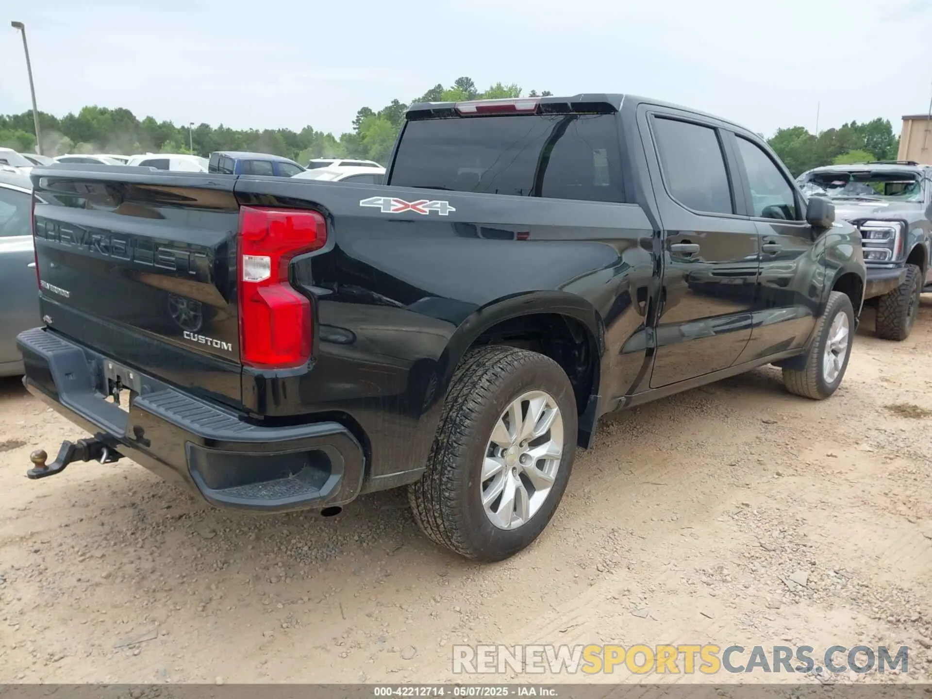 4 Photograph of a damaged car 1GCPYBEH9LZ205981 CHEVROLET SILVERADO 1500 2020