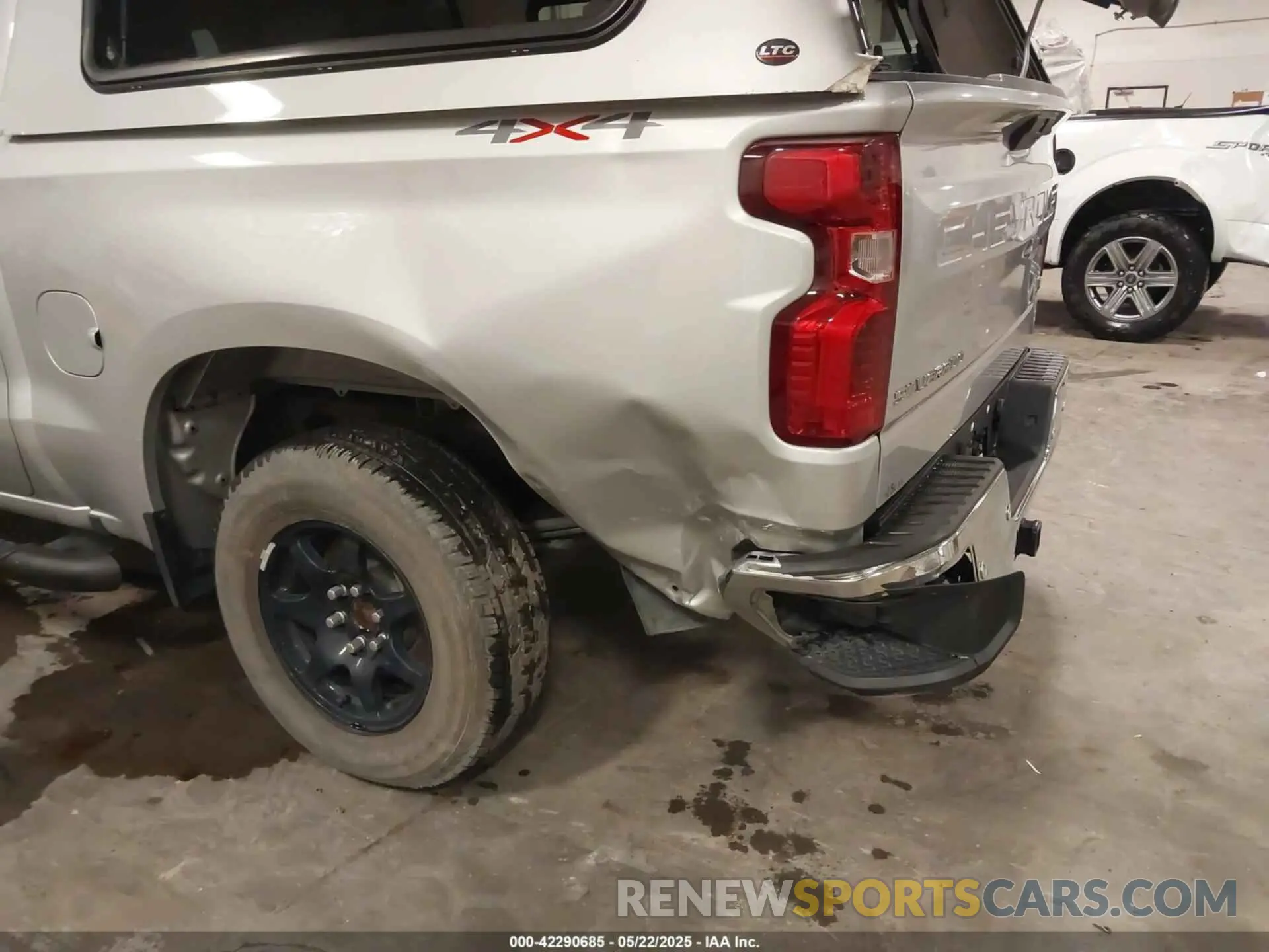 6 Photograph of a damaged car 1GCPYDEK8LZ128334 CHEVROLET SILVERADO 1500 2020