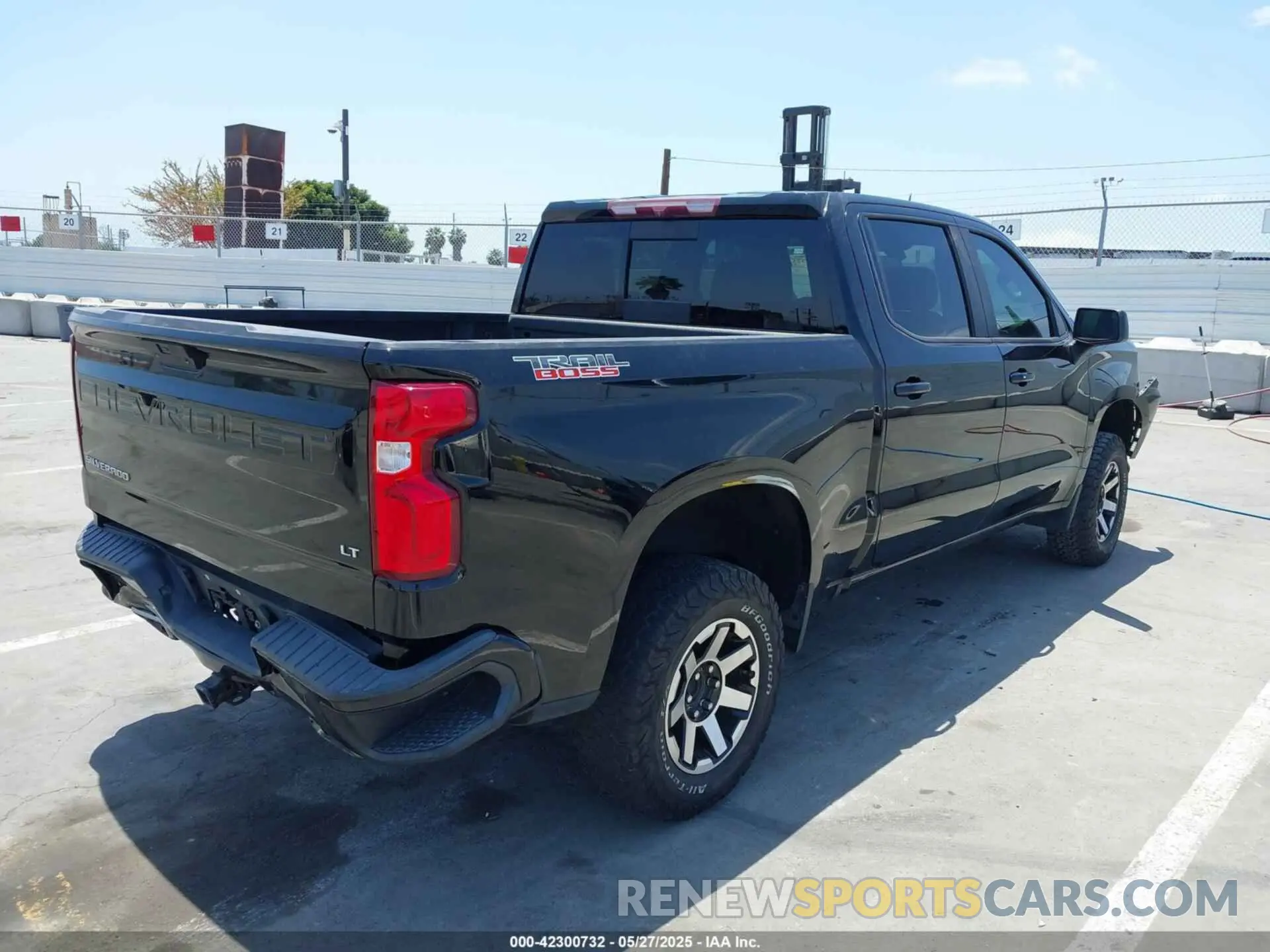 4 Photograph of a damaged car 1GCPYFED6LZ205621 CHEVROLET SILVERADO 1500 2020