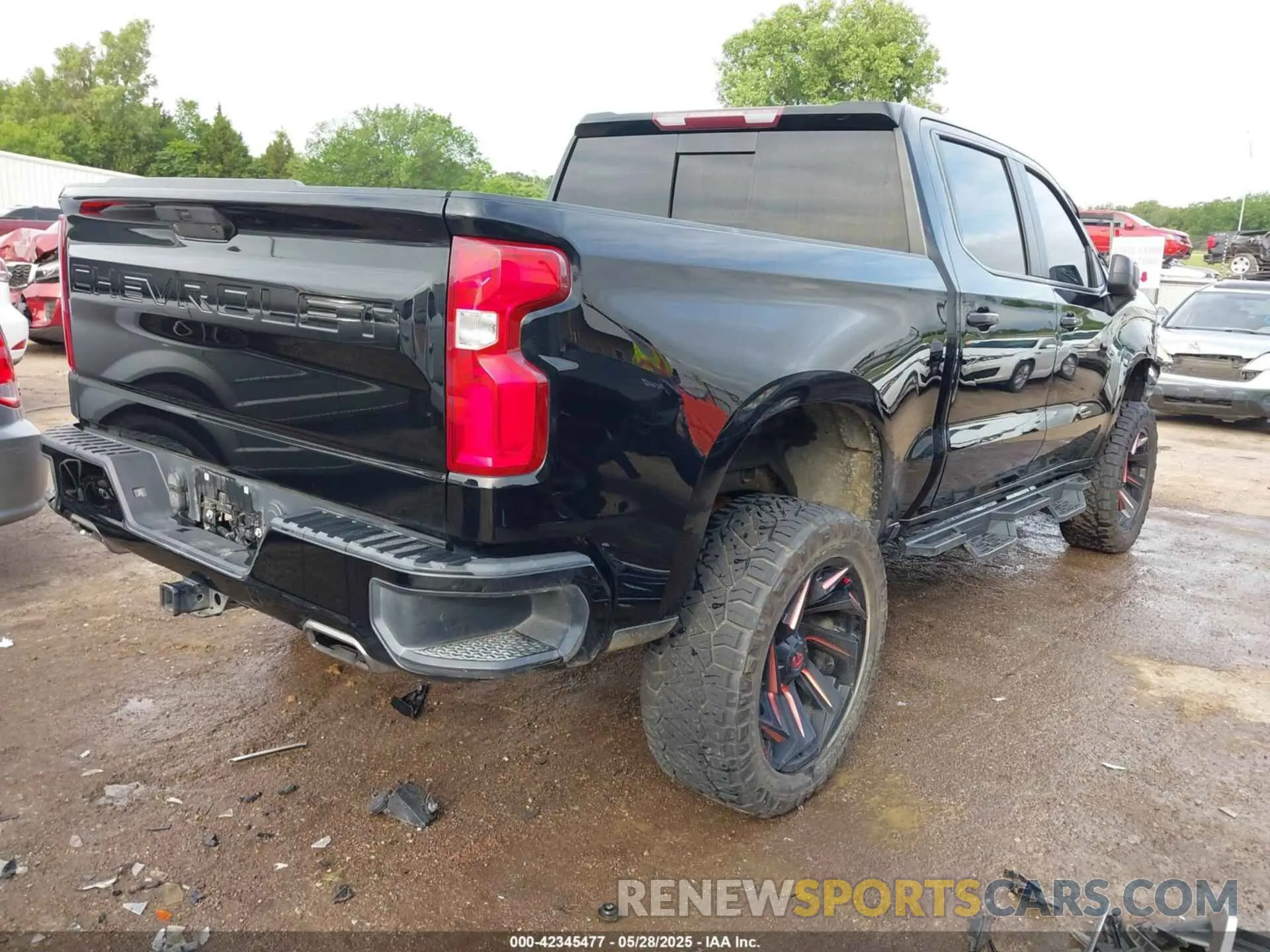 4 Photograph of a damaged car 1GCPYFED7LZ111571 CHEVROLET SILVERADO 1500 2020