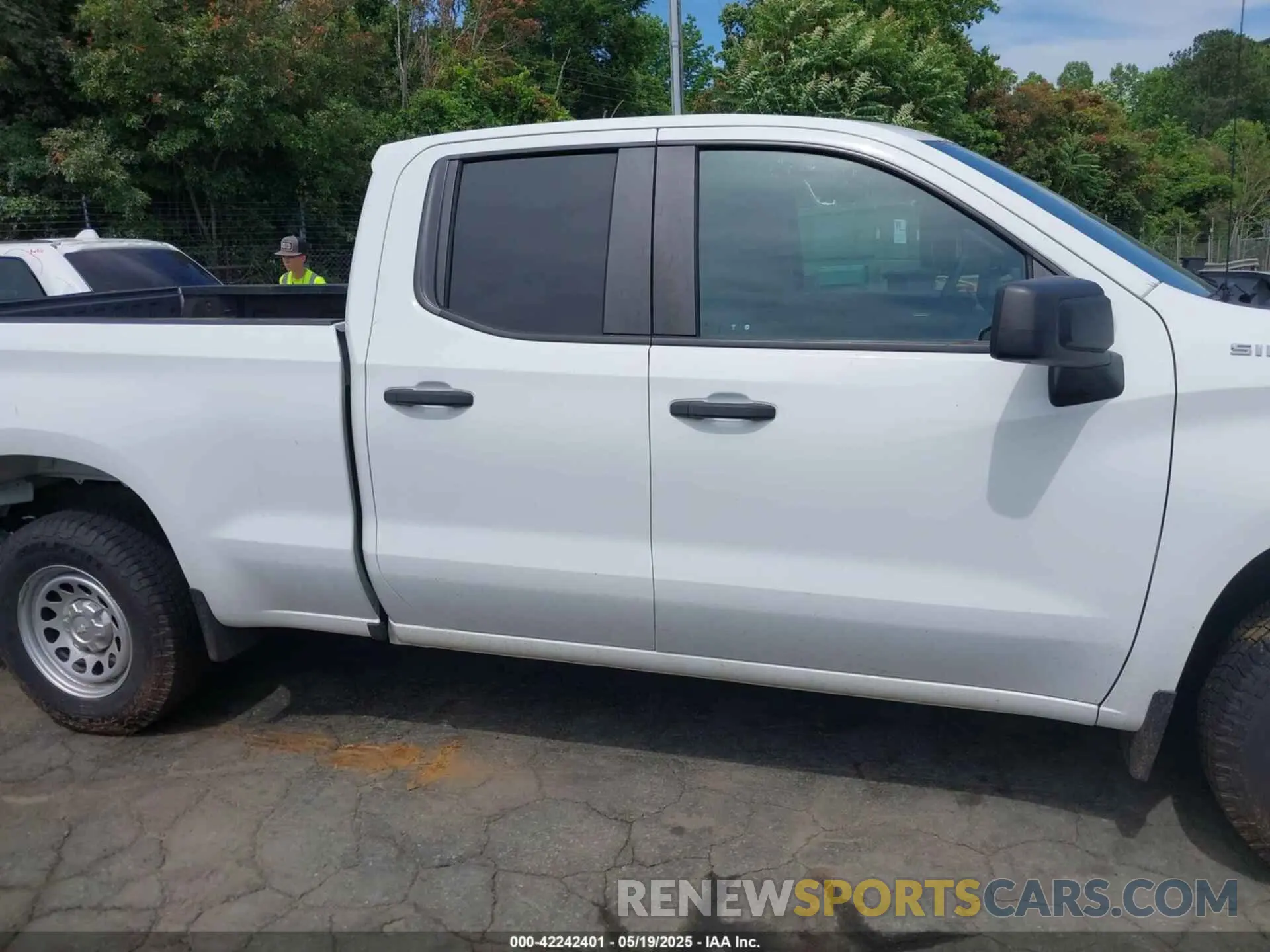 13 Photograph of a damaged car 1GCRWAEH2LZ348845 CHEVROLET SILVERADO 1500 2020
