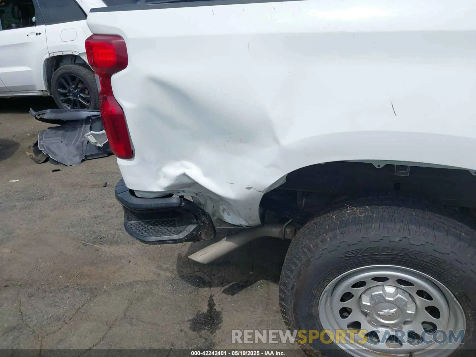 17 Photograph of a damaged car 1GCRWAEH2LZ348845 CHEVROLET SILVERADO 1500 2020