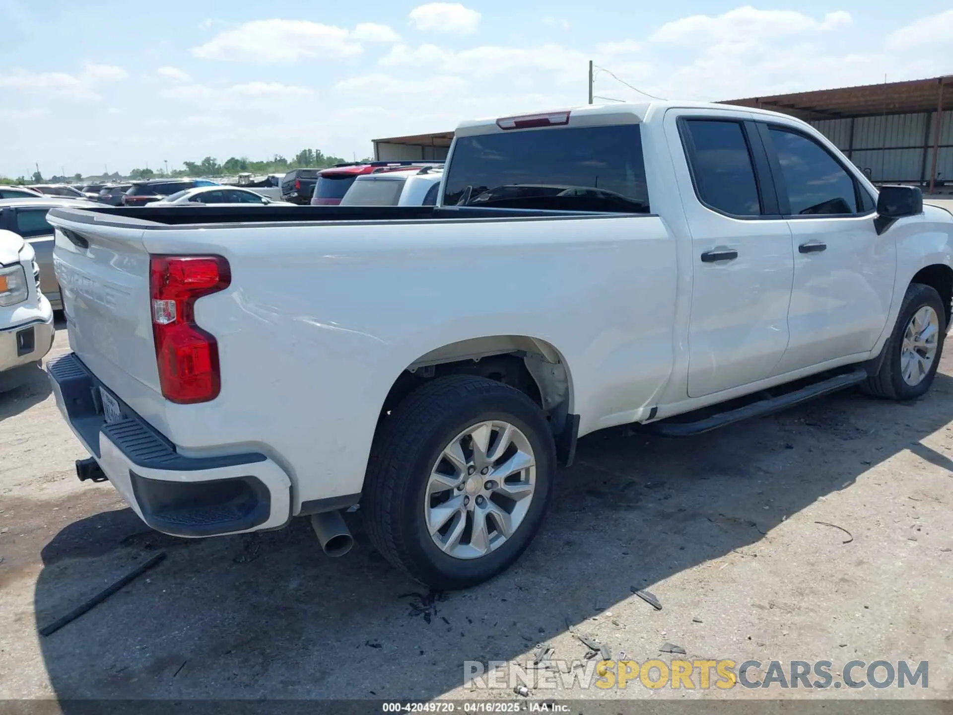 4 Photograph of a damaged car 1GCRWBEH0LZ370672 CHEVROLET SILVERADO 1500 2020