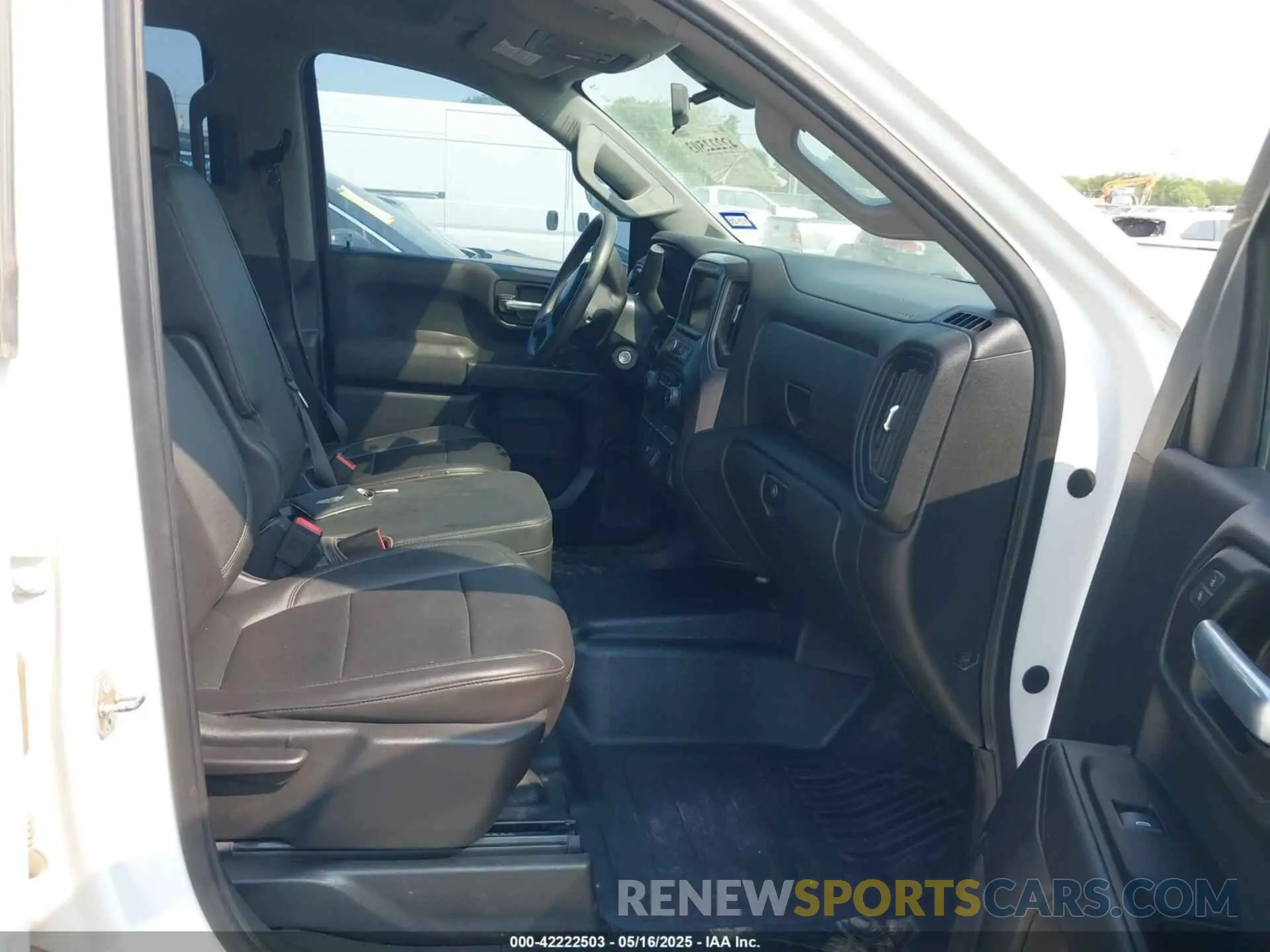 5 Photograph of a damaged car 1GCRYAEF0LZ178509 CHEVROLET SILVERADO 1500 2020