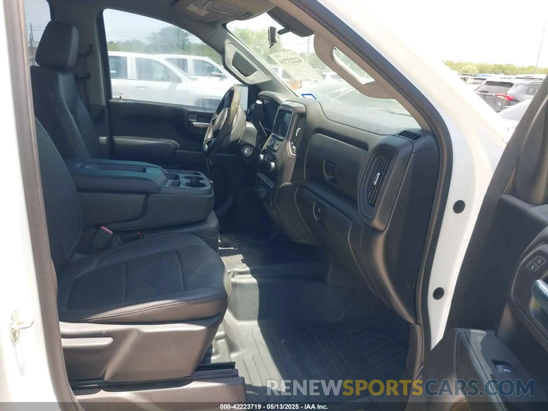 5 Photograph of a damaged car 1GCRYAEF4LZ178061 CHEVROLET SILVERADO 1500 2020
