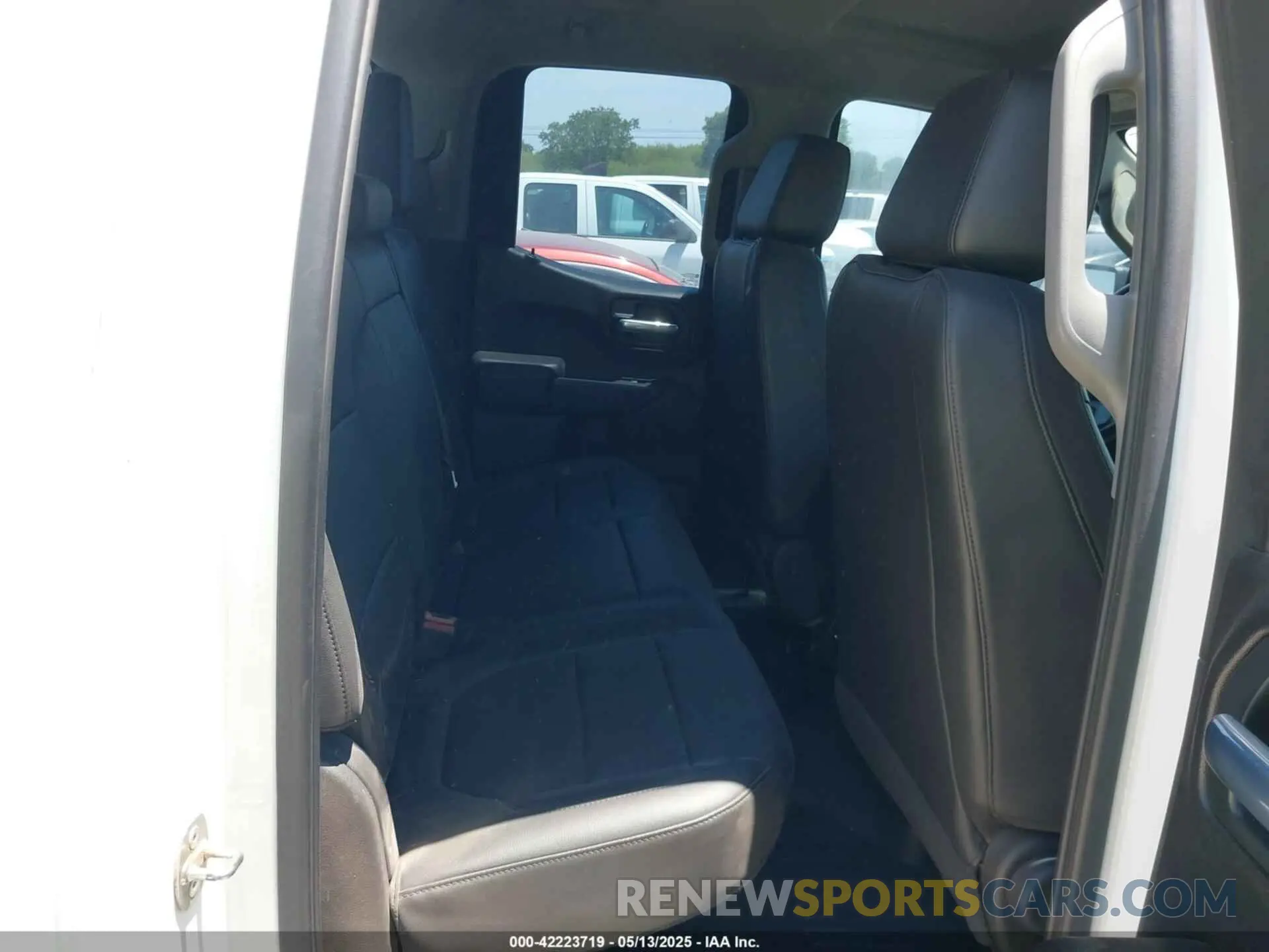 8 Photograph of a damaged car 1GCRYAEF4LZ178061 CHEVROLET SILVERADO 1500 2020