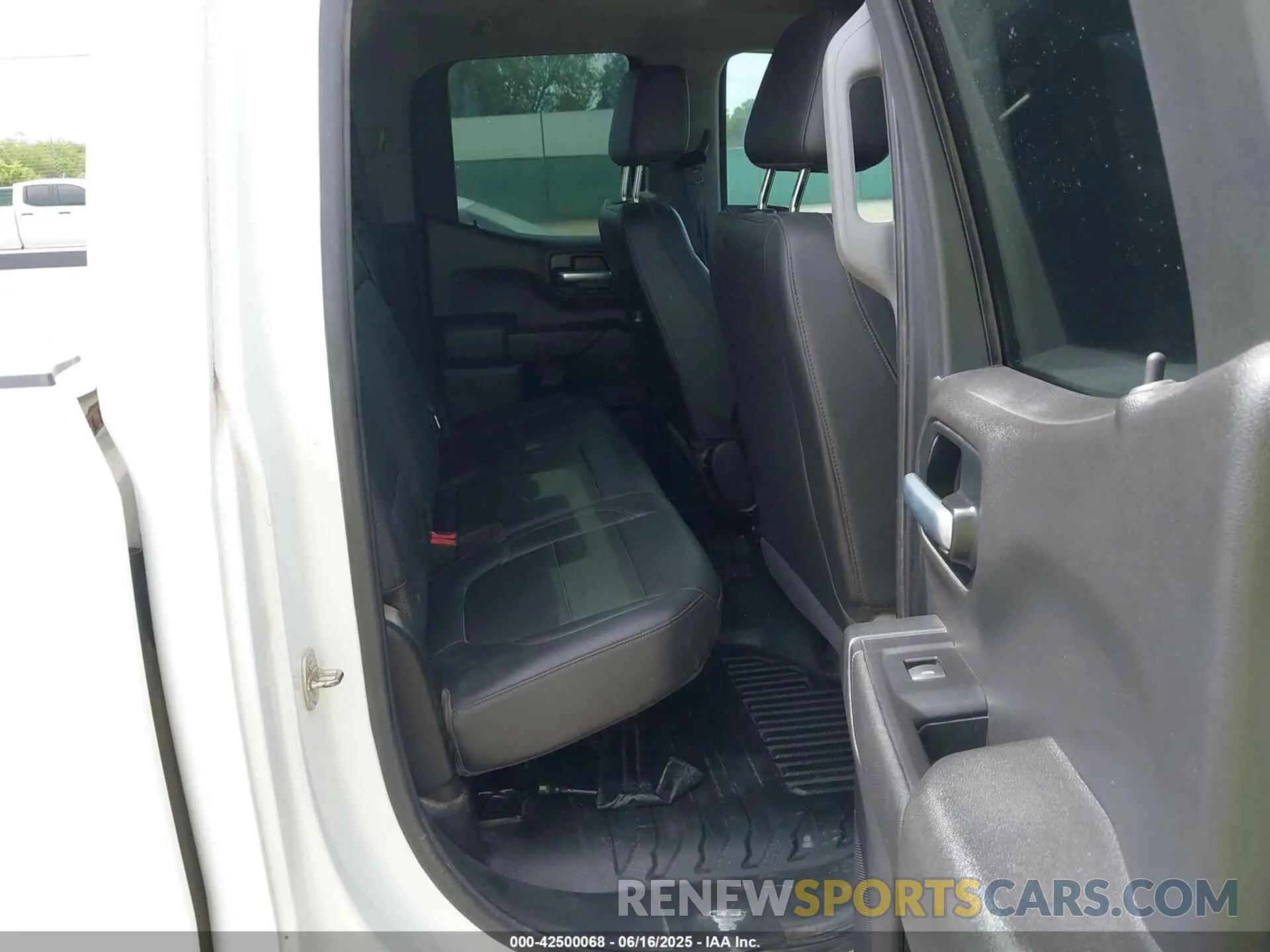8 Photograph of a damaged car 1GCRYAEF5LZ178683 CHEVROLET SILVERADO 1500 2020