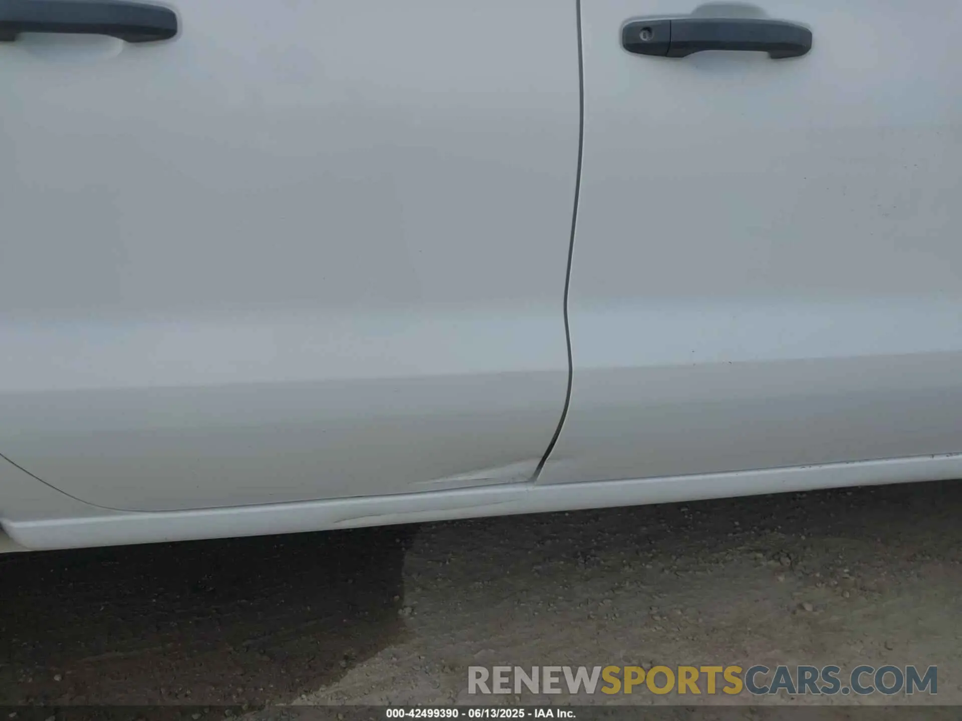 17 Photograph of a damaged car 1GCRYAEF7LZ179401 CHEVROLET SILVERADO 1500 2020