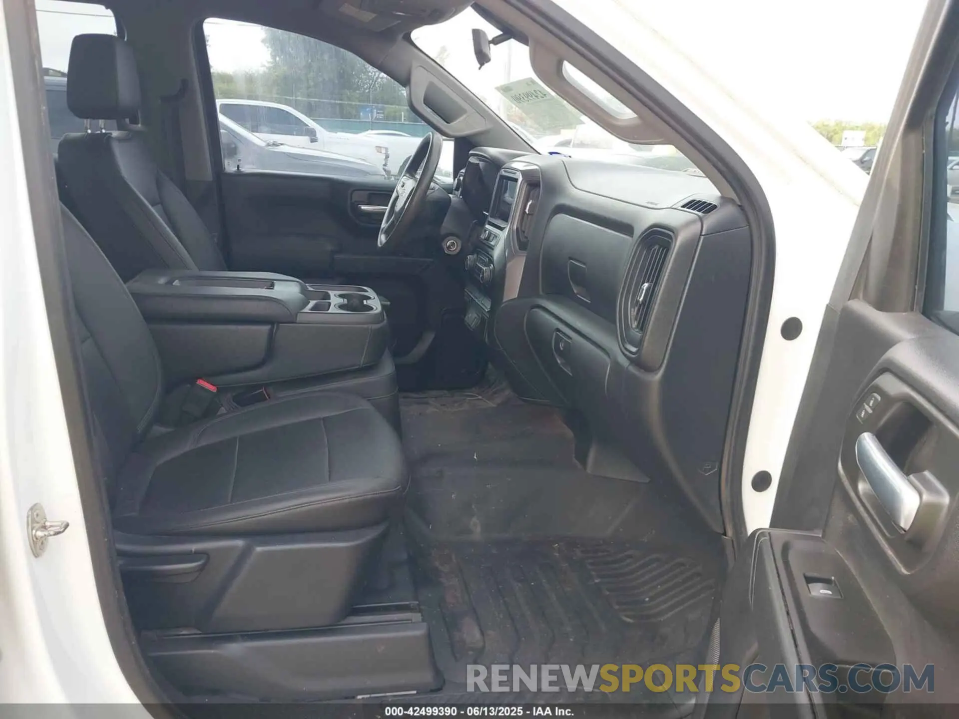 5 Photograph of a damaged car 1GCRYAEF7LZ179401 CHEVROLET SILVERADO 1500 2020