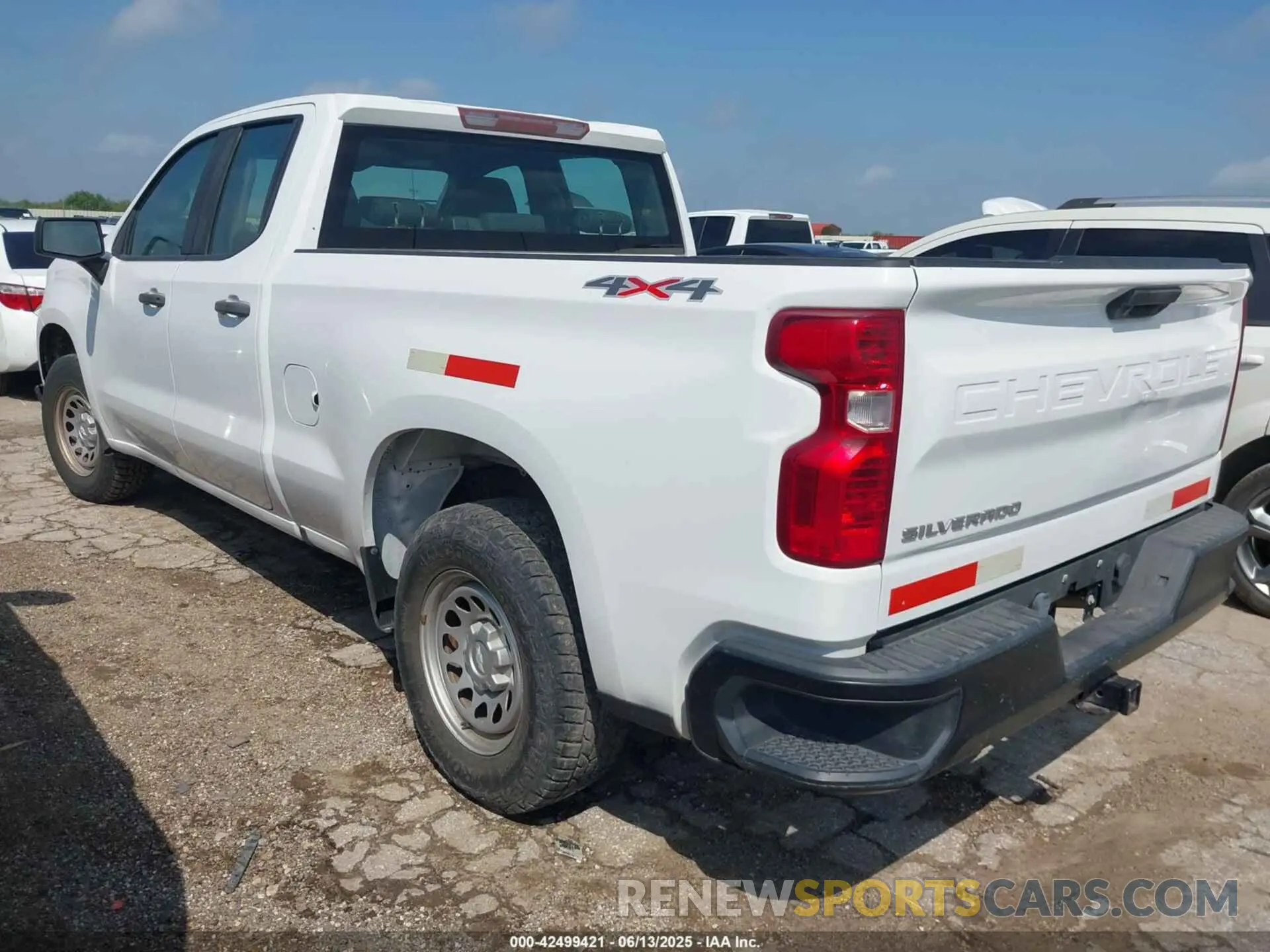 3 Photograph of a damaged car 1GCRYAEF8LZ178404 CHEVROLET SILVERADO 1500 2020
