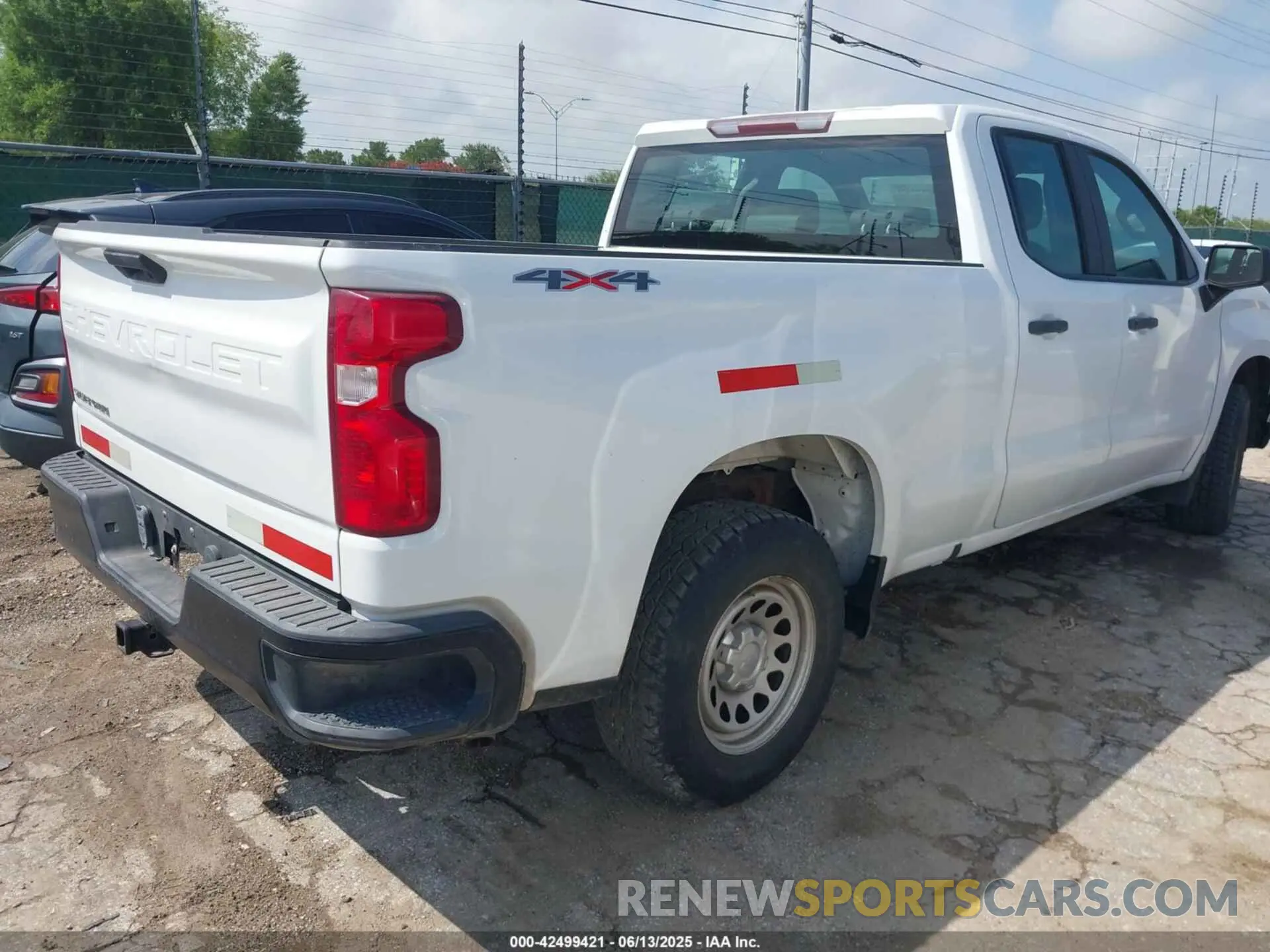 4 Photograph of a damaged car 1GCRYAEF8LZ178404 CHEVROLET SILVERADO 1500 2020