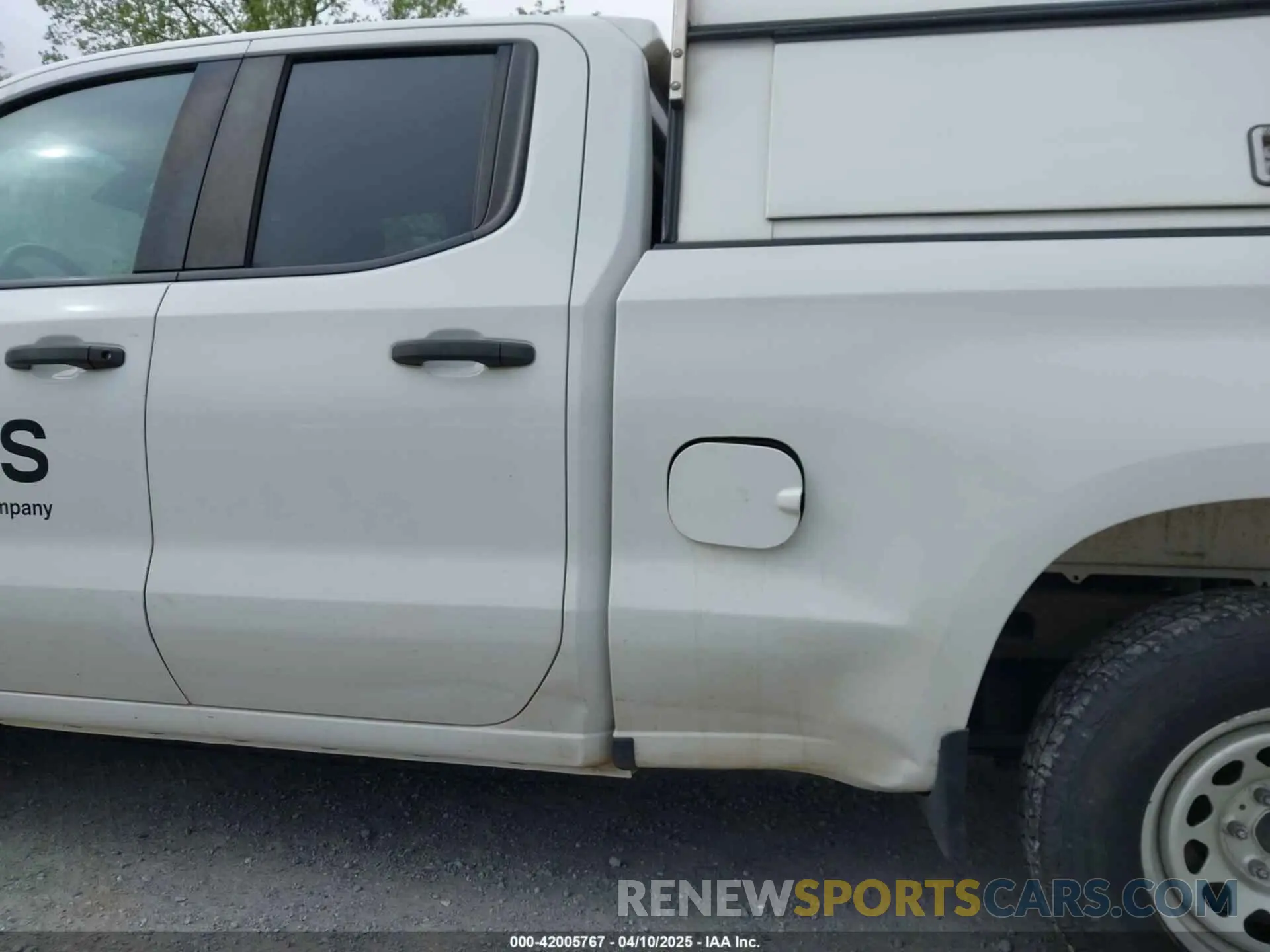 17 Photograph of a damaged car 1GCRYAEF8LZ274999 CHEVROLET SILVERADO 1500 2020