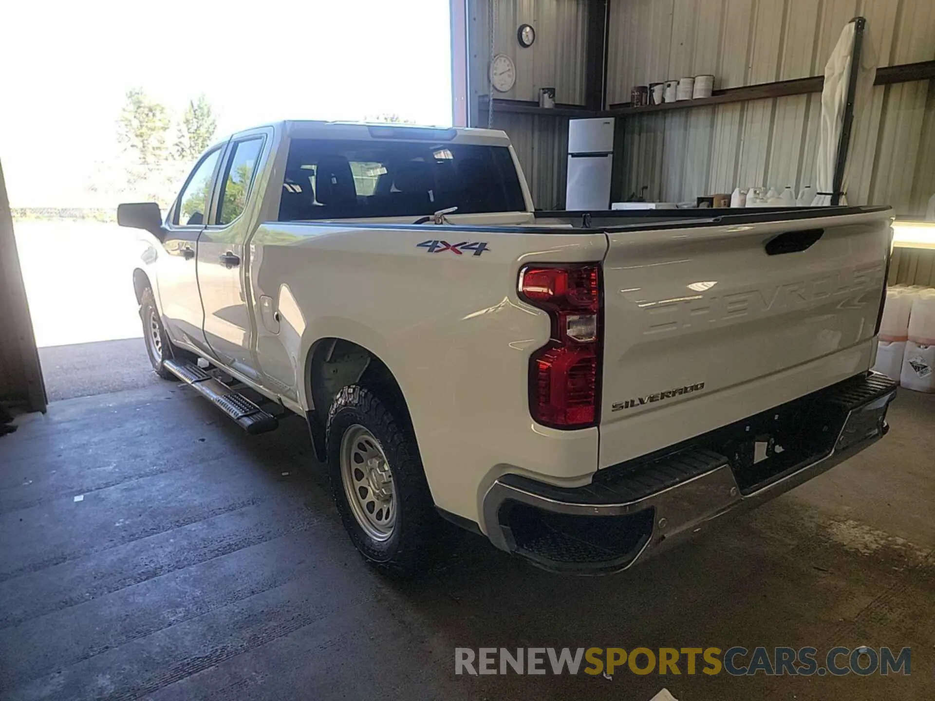 4 Photograph of a damaged car 1GCRYAEFXLZ210303 CHEVROLET SILVERADO 1500 2020