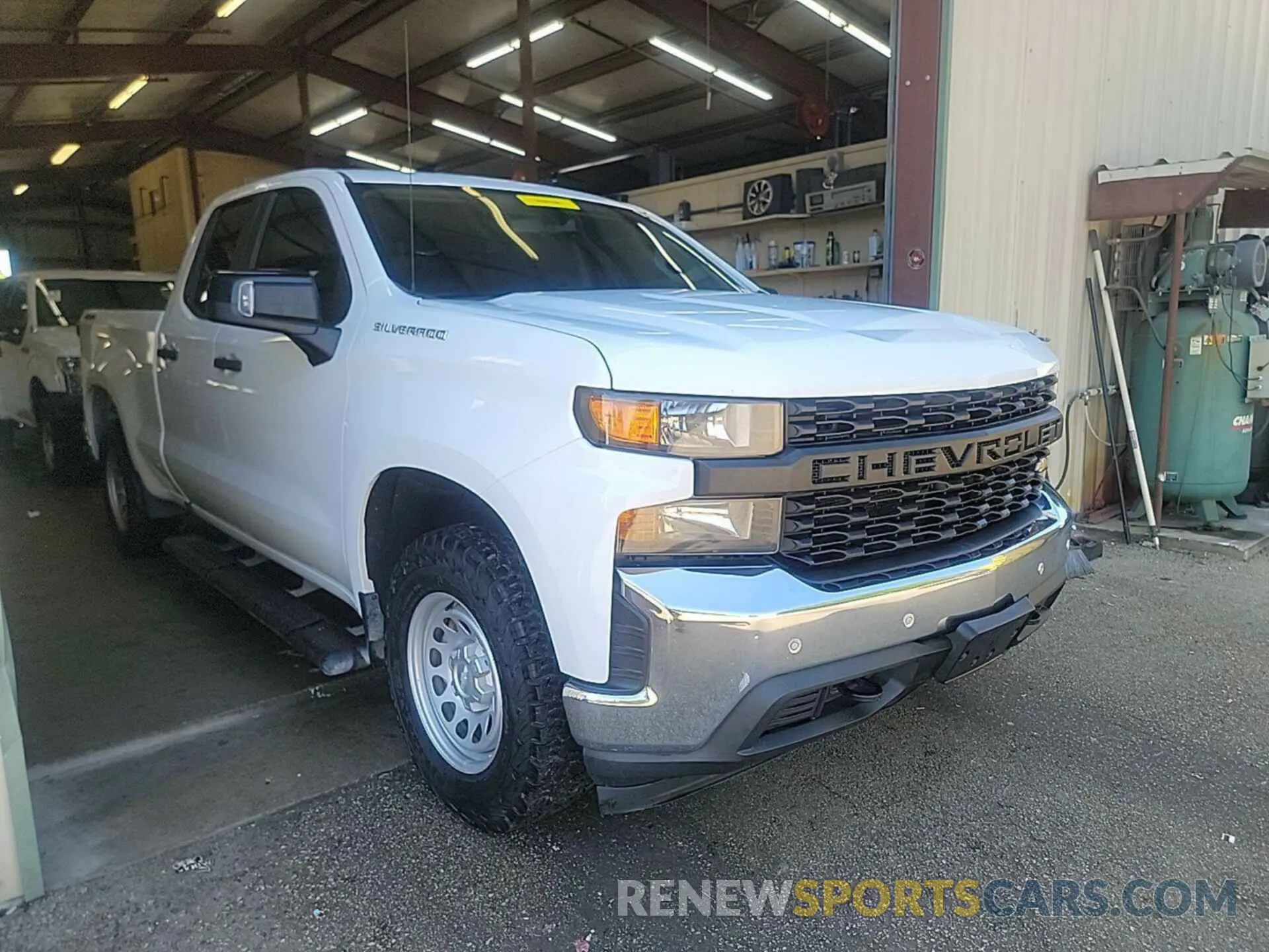 5 Photograph of a damaged car 1GCRYAEFXLZ210303 CHEVROLET SILVERADO 1500 2020
