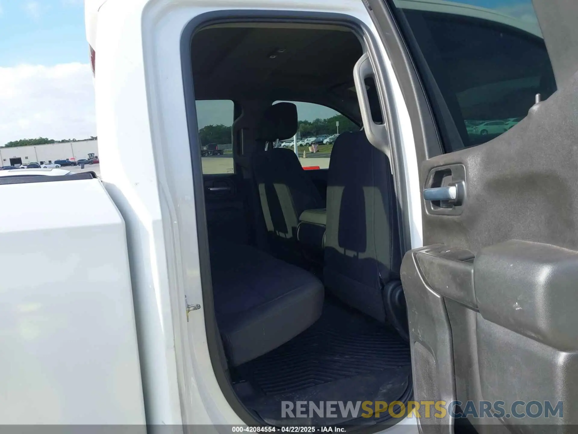 8 Photograph of a damaged car 1GCRYAEH7LZ176712 CHEVROLET SILVERADO 1500 2020
