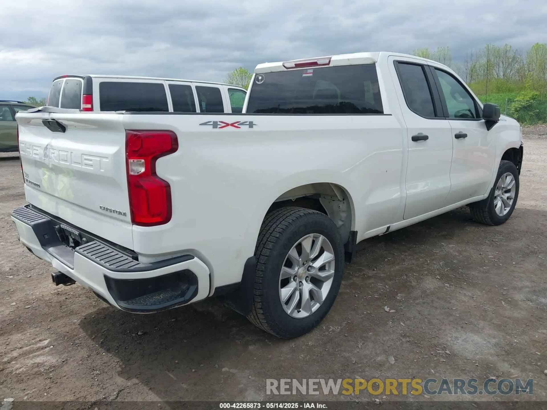 4 Photograph of a damaged car 1GCRYBEF0LZ290619 CHEVROLET SILVERADO 1500 2020