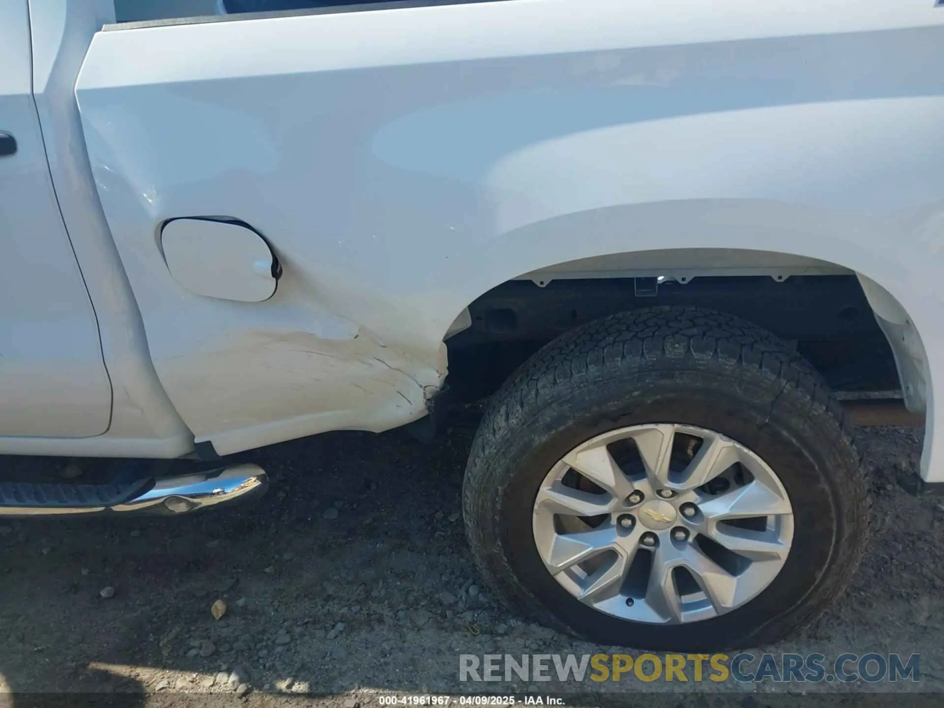 18 Photograph of a damaged car 1GCRYBEF8LZ281067 CHEVROLET SILVERADO 1500 2020