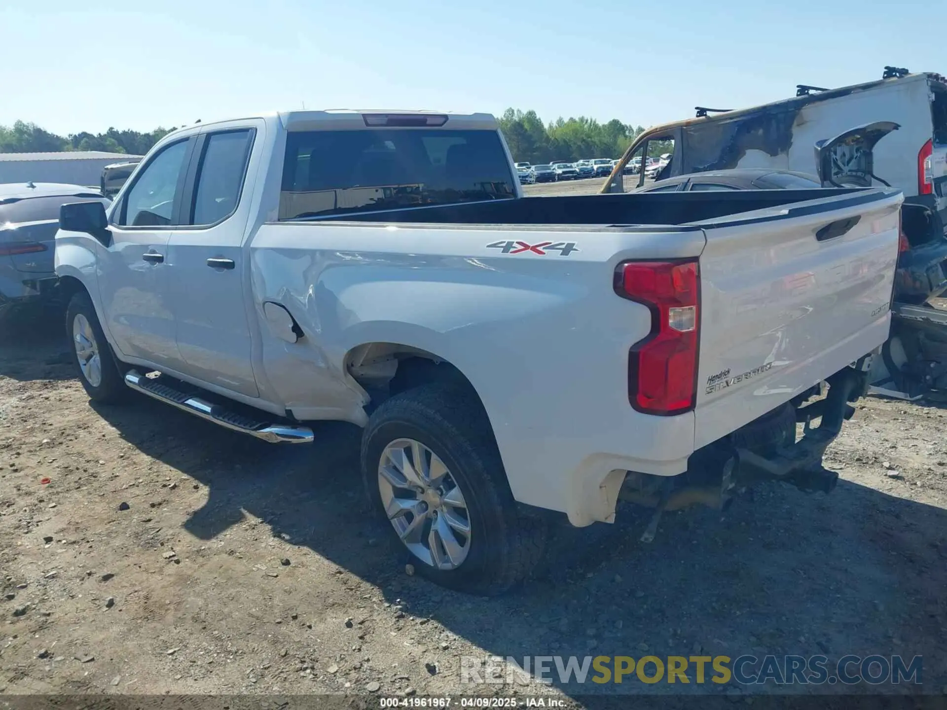 3 Photograph of a damaged car 1GCRYBEF8LZ281067 CHEVROLET SILVERADO 1500 2020