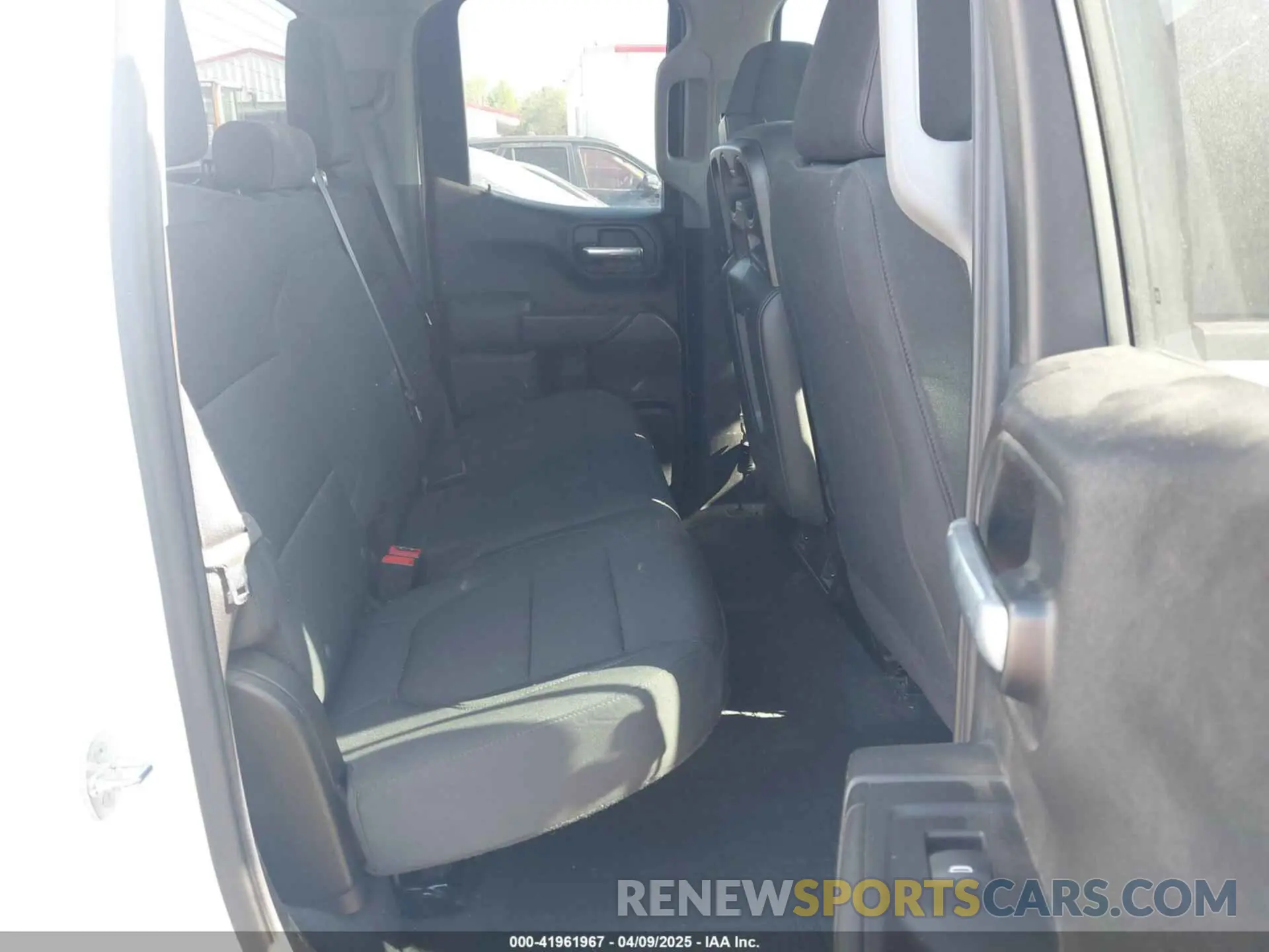 8 Photograph of a damaged car 1GCRYBEF8LZ281067 CHEVROLET SILVERADO 1500 2020