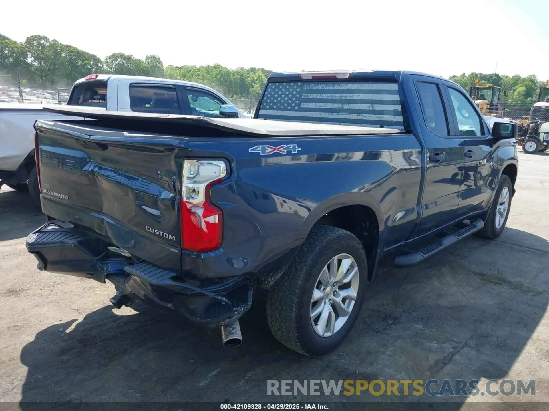 4 Photograph of a damaged car 1GCRYBEH0LZ337679 CHEVROLET SILVERADO 1500 2020