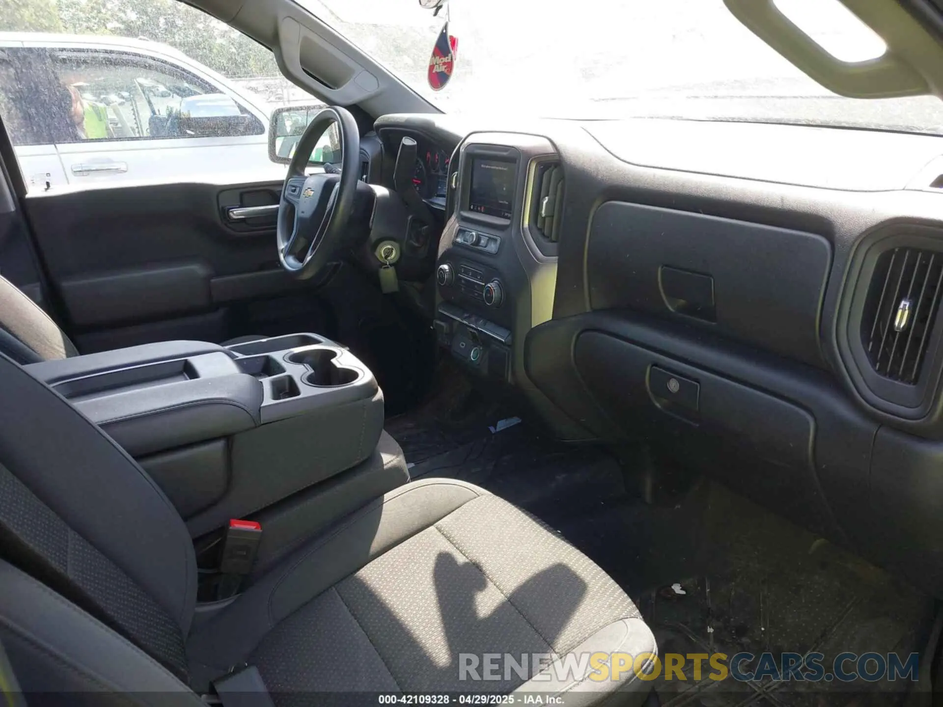 5 Photograph of a damaged car 1GCRYBEH0LZ337679 CHEVROLET SILVERADO 1500 2020