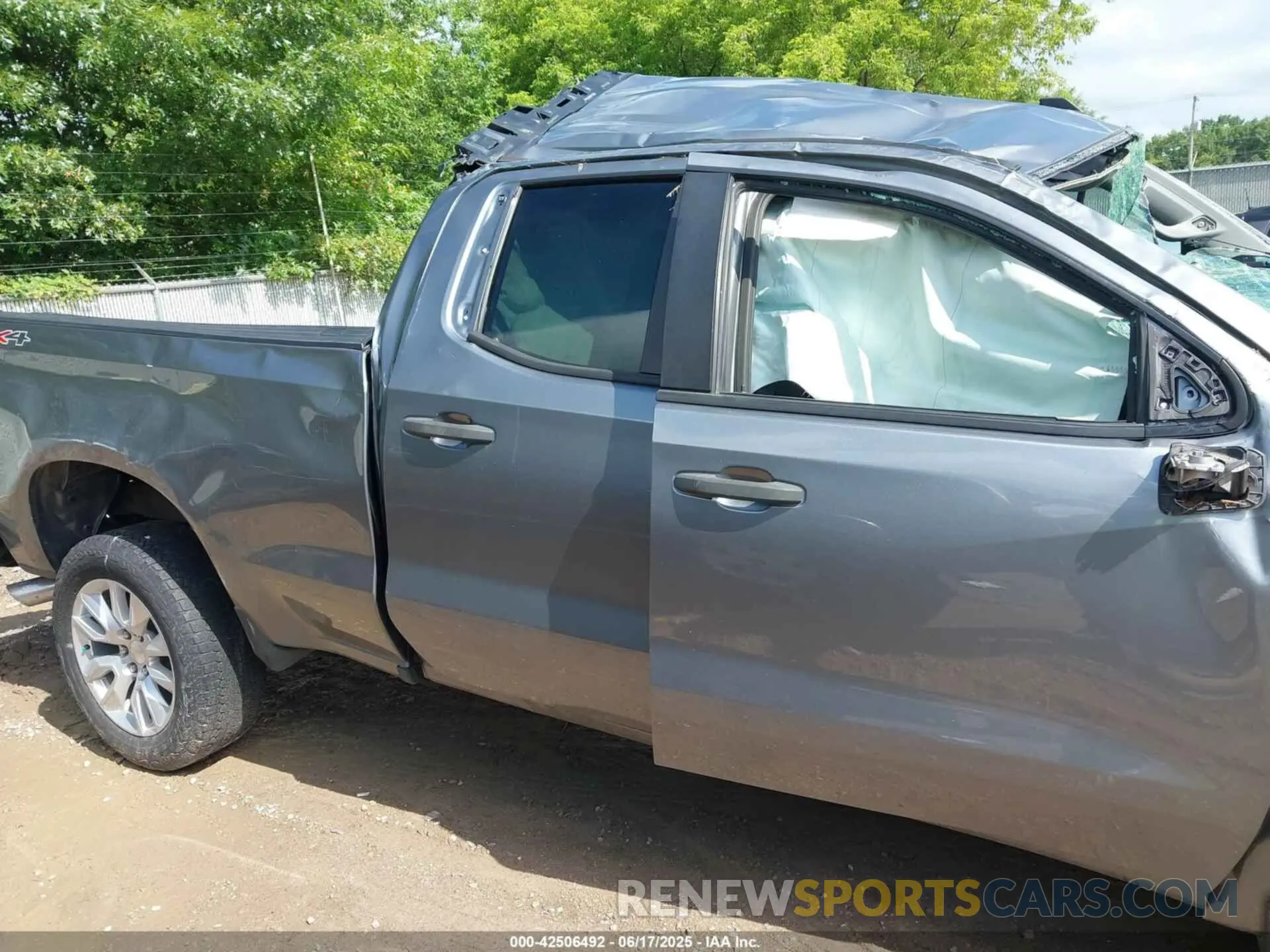 14 Photograph of a damaged car 1GCRYBEH2LZ274018 CHEVROLET SILVERADO 1500 2020