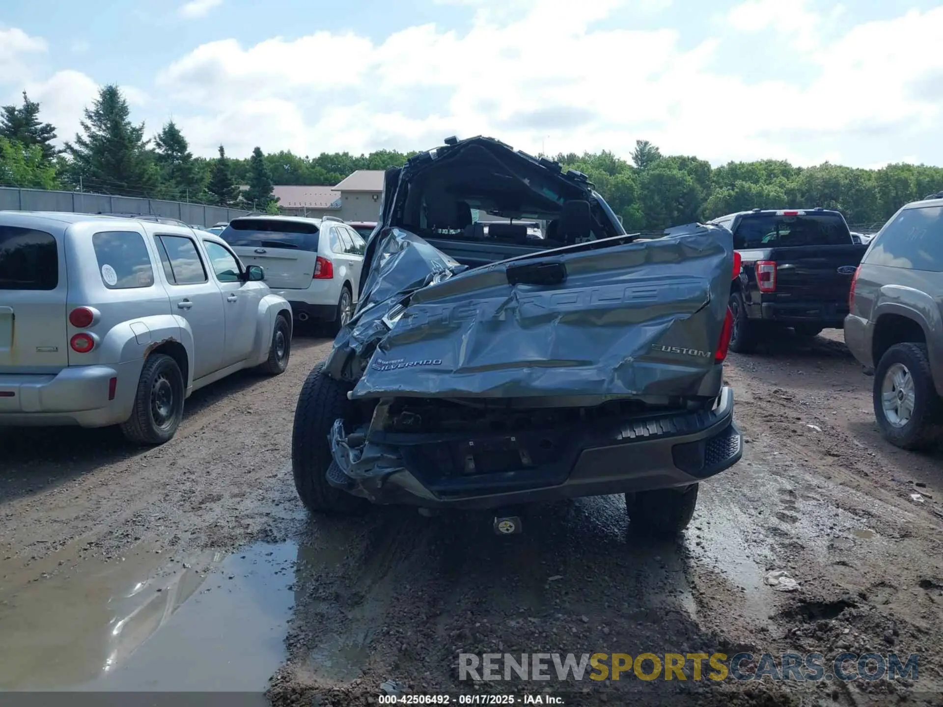 17 Photograph of a damaged car 1GCRYBEH2LZ274018 CHEVROLET SILVERADO 1500 2020