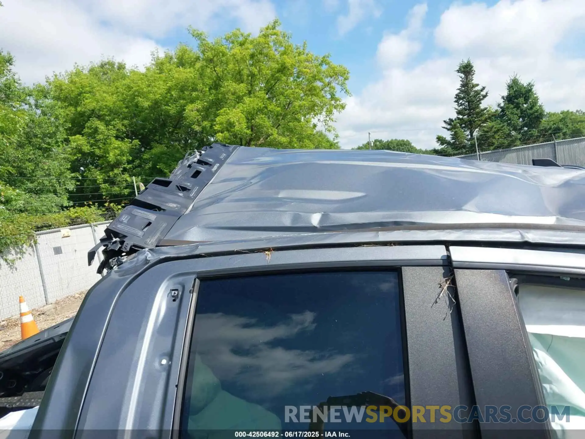 18 Photograph of a damaged car 1GCRYBEH2LZ274018 CHEVROLET SILVERADO 1500 2020