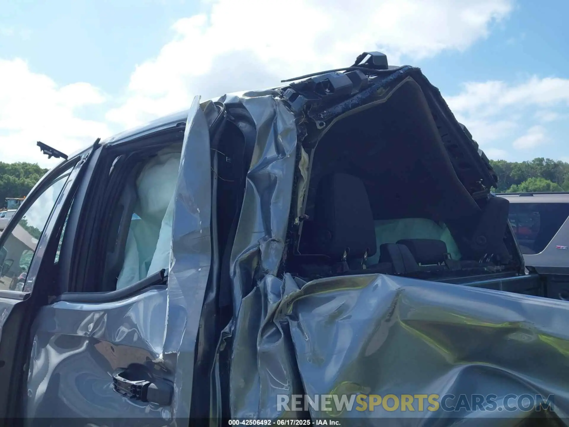 21 Photograph of a damaged car 1GCRYBEH2LZ274018 CHEVROLET SILVERADO 1500 2020