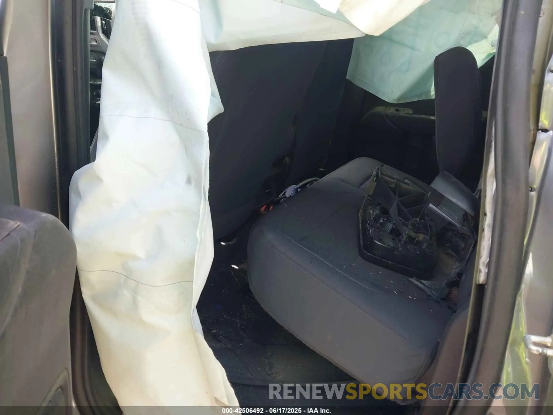 8 Photograph of a damaged car 1GCRYBEH2LZ274018 CHEVROLET SILVERADO 1500 2020