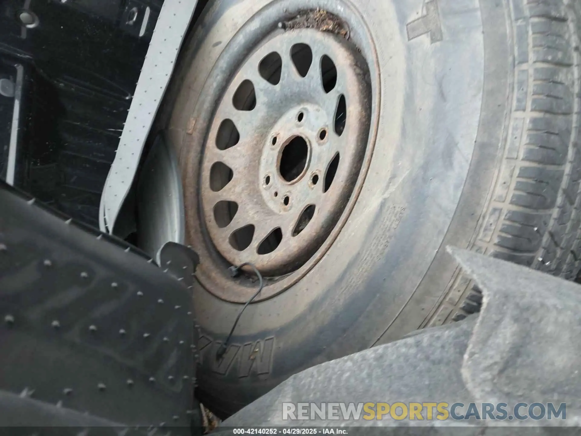 11 Photograph of a damaged car 1GCRYBEK6LZ224069 CHEVROLET SILVERADO 1500 2020